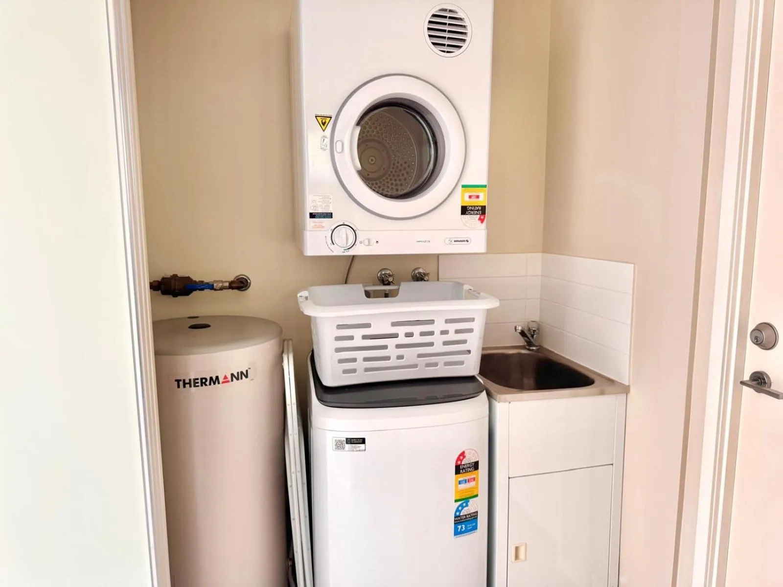 laundry in Airlie Summit Apartments