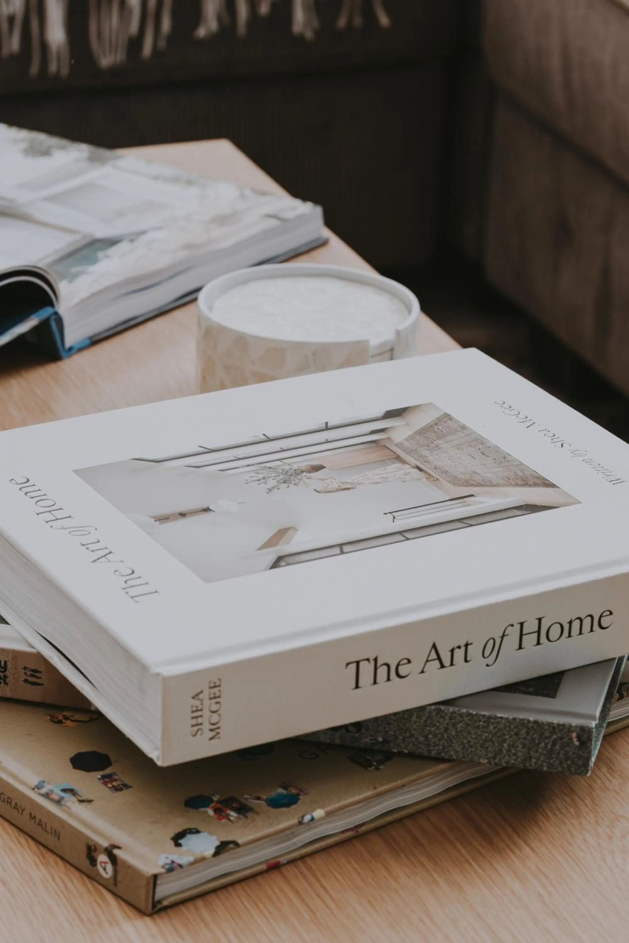 Seating area in Airlie Summit Apartments