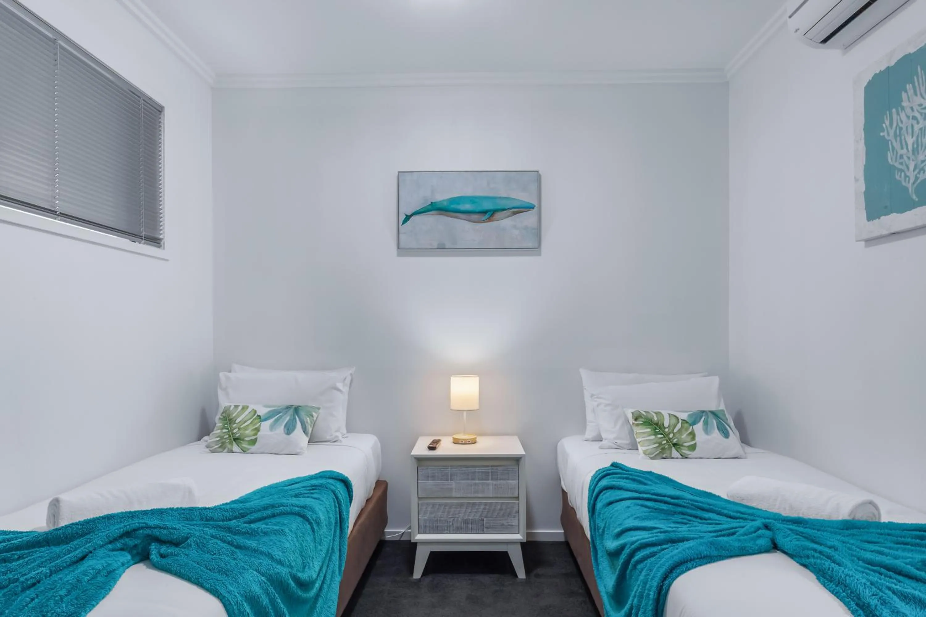 Bed in Airlie Summit Apartments