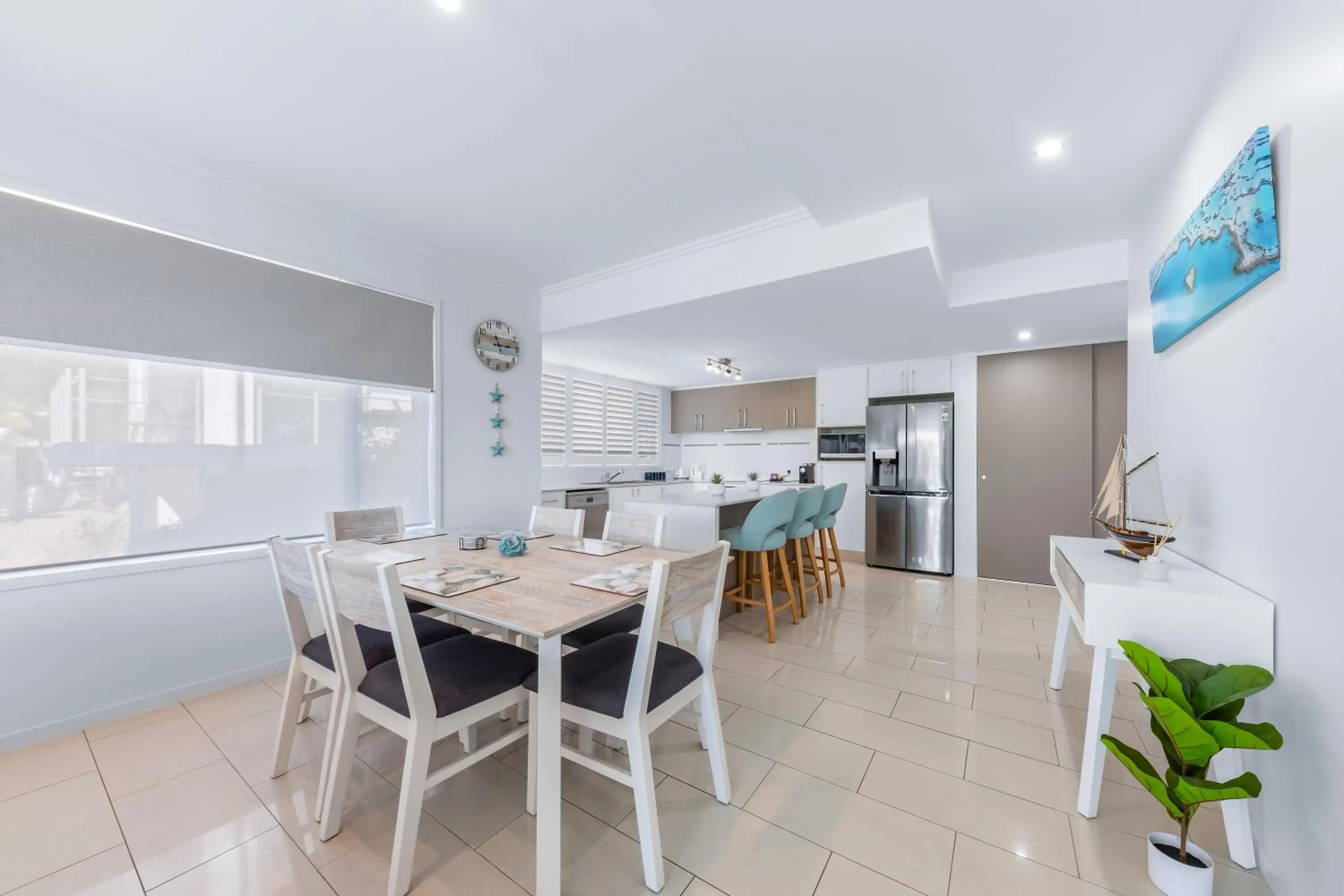 Dining area in Airlie Summit Apartments