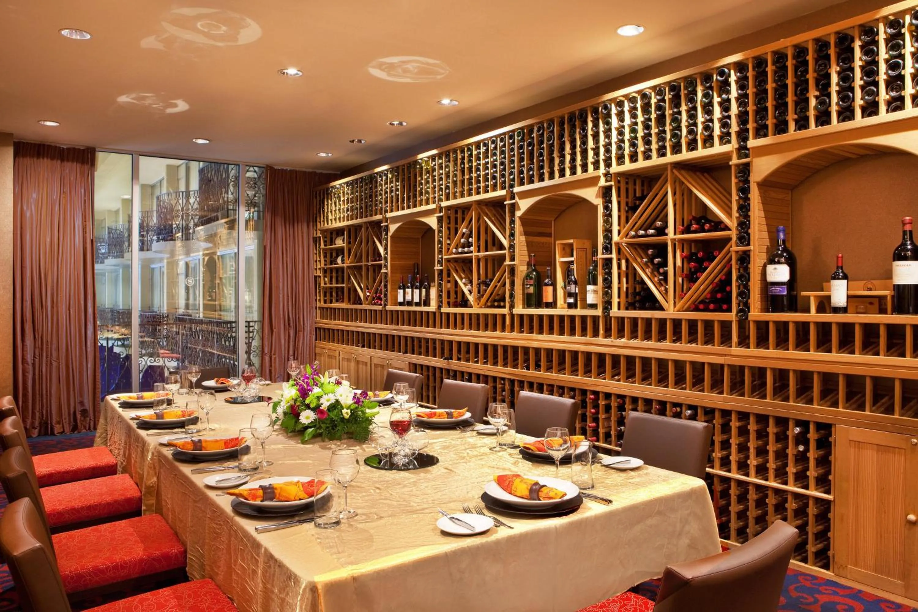 Restaurant/places to eat in Courtland Grand Hotel, Trademark Collection by Wyndham