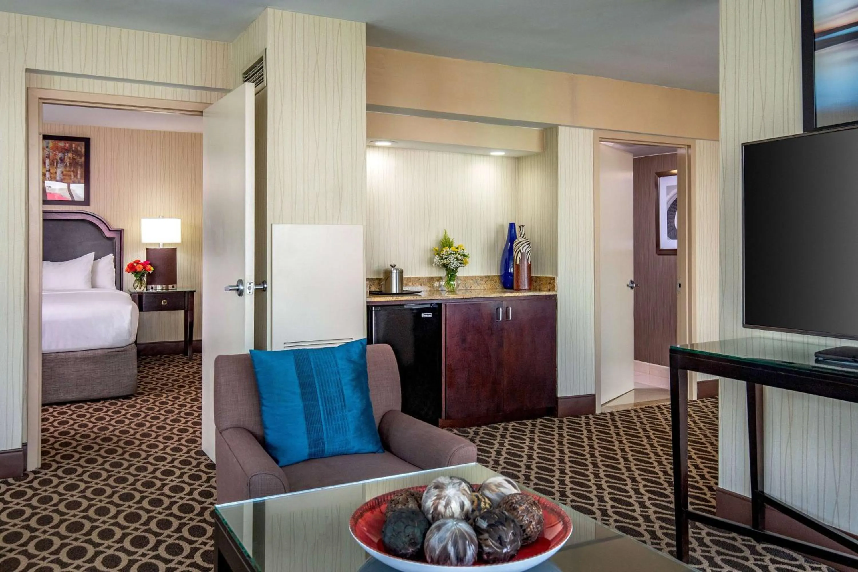 Photo of the whole room, Bed in Courtland Grand Hotel, Trademark Collection by Wyndham