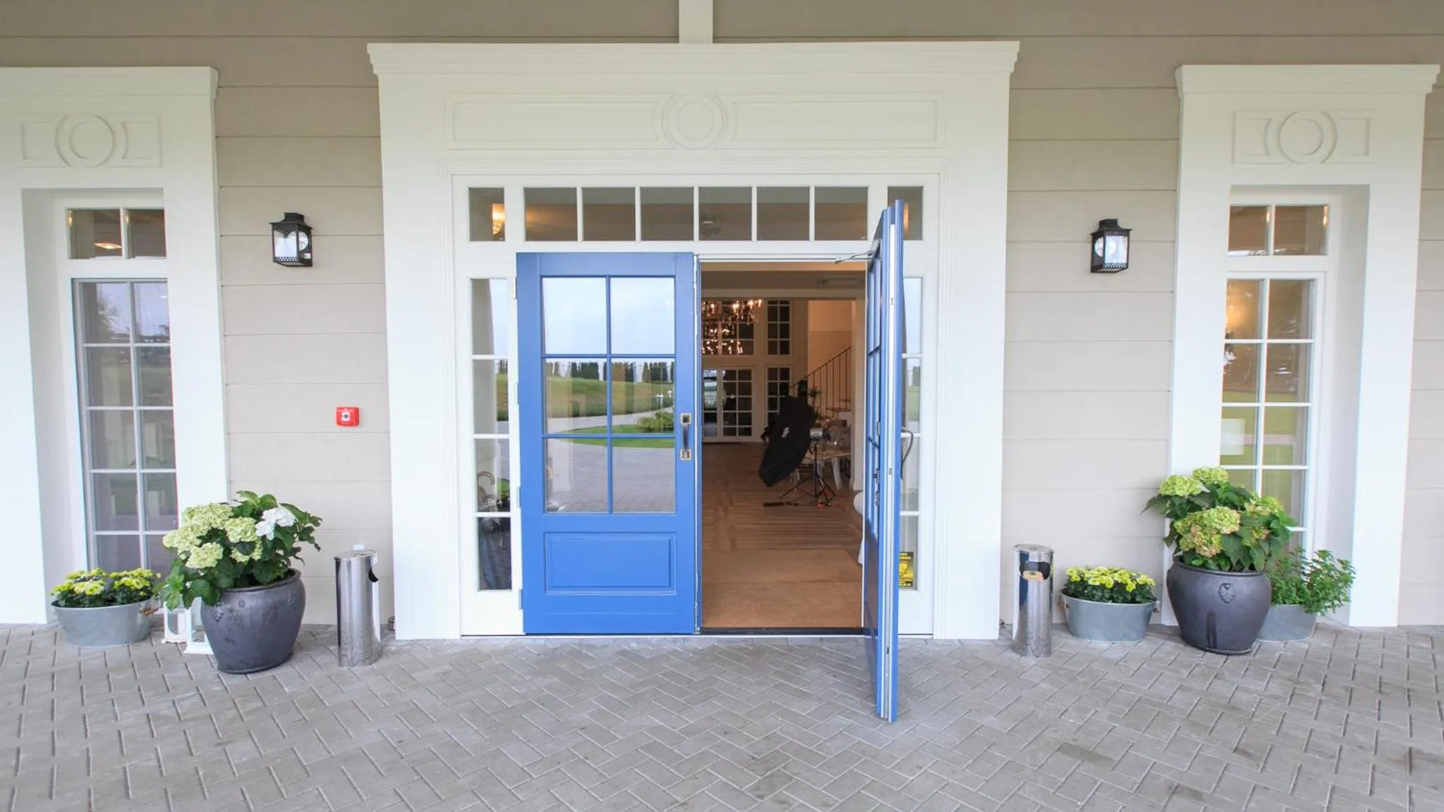 Facade/entrance in Rezydencja Miętowe Wzgórza Mansion House