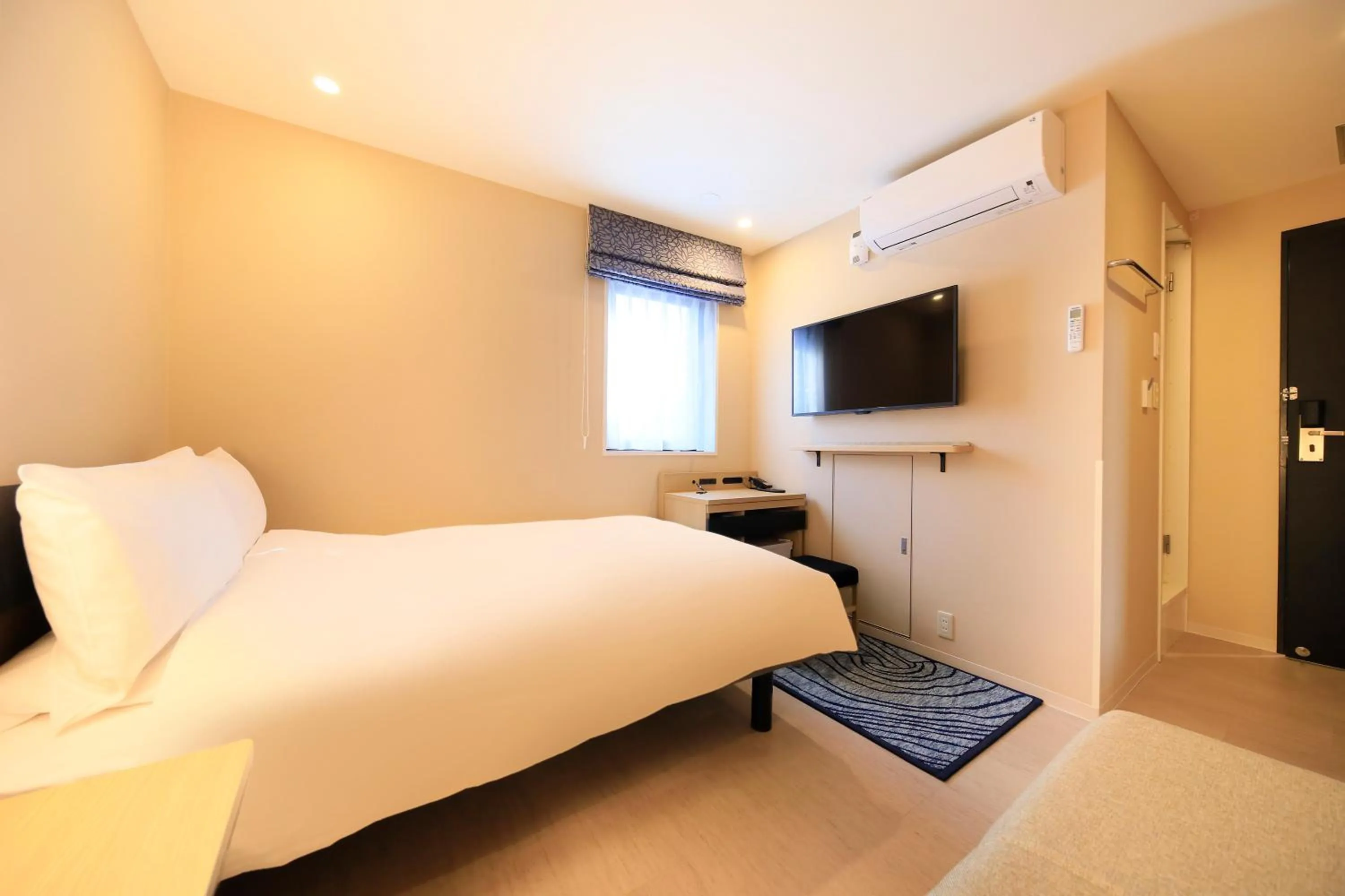 Bedroom, Bed in Hotel Nihonbashi Saibo