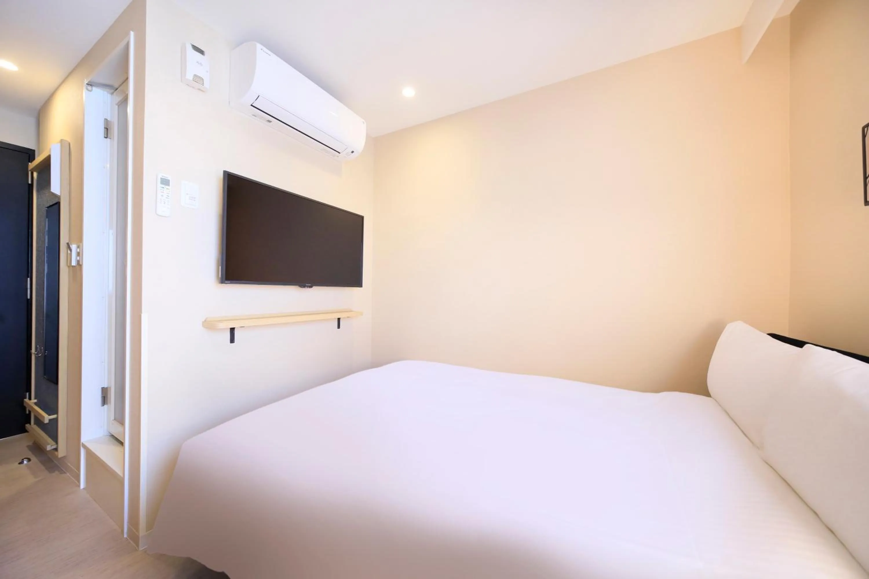 Photo of the whole room, Bed in Hotel Nihonbashi Saibo