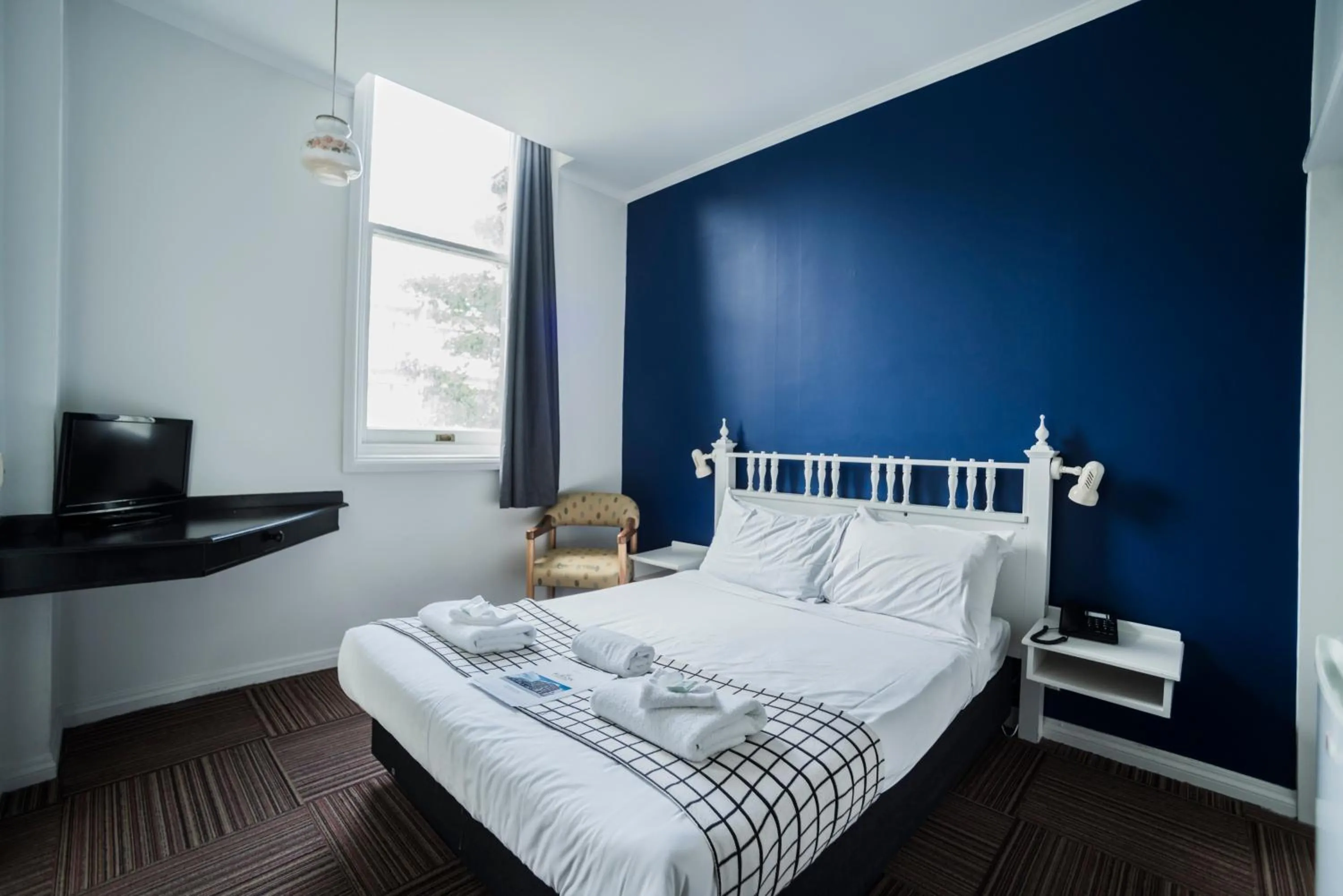 Bedroom, Bed in Albion Hotel