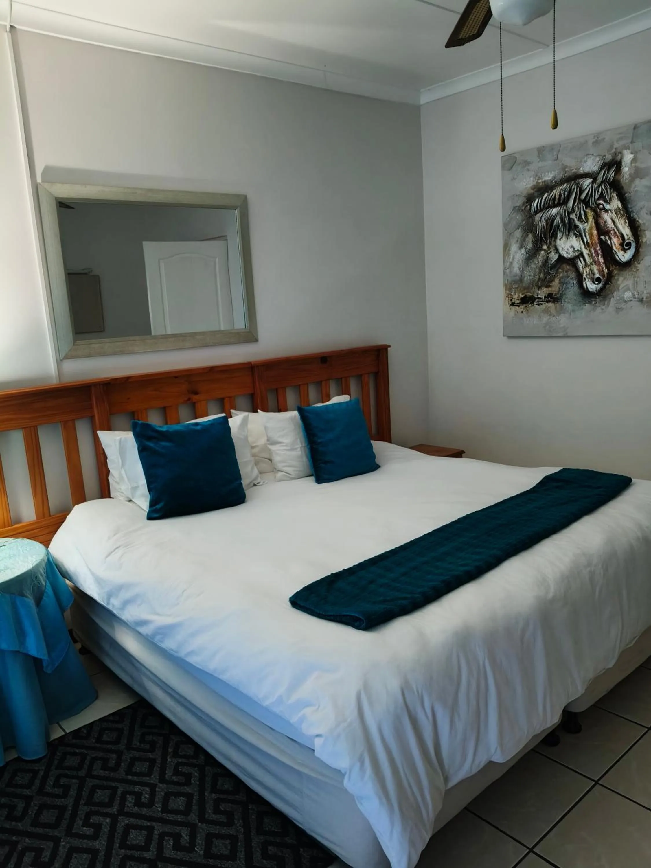 Bed in La Rochelle Inn