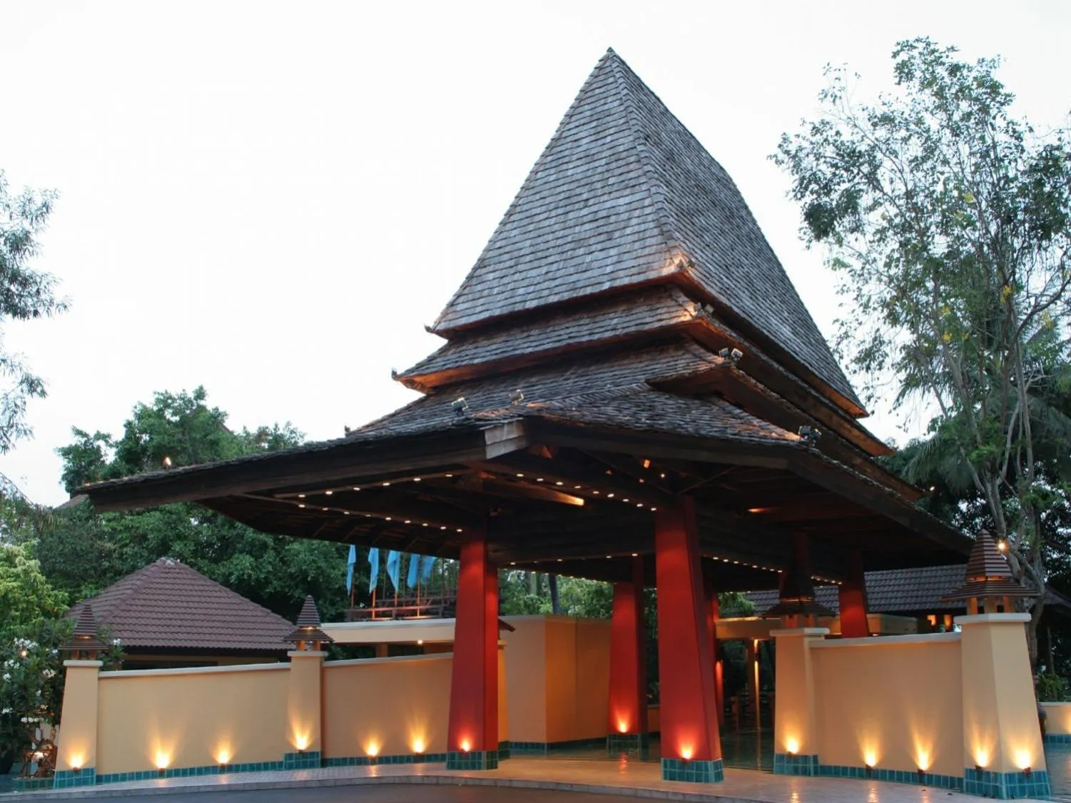 Facade/entrance in Rayong Resort Hotel โรงแรมระยองรีสอร์ท
