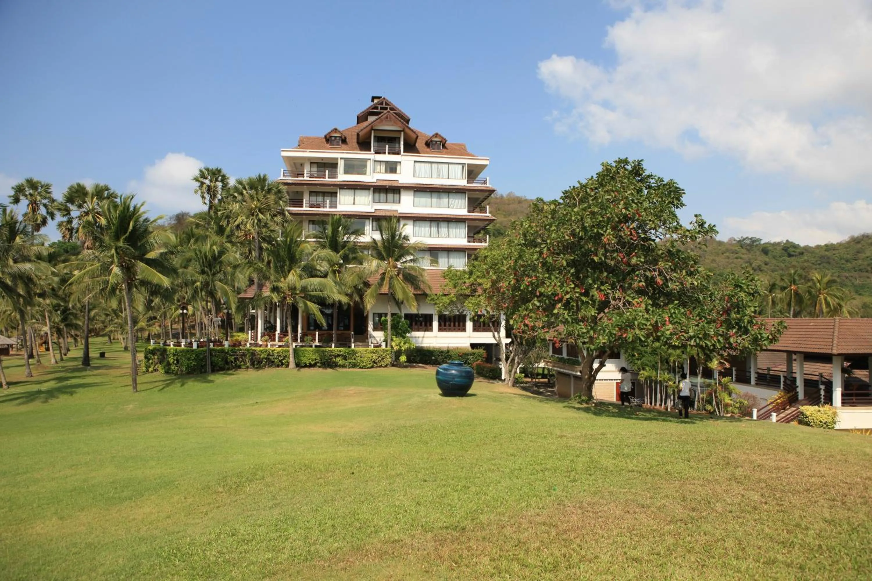 Facade/entrance in Rayong Resort Hotel โรงแรมระยองรีสอร์ท