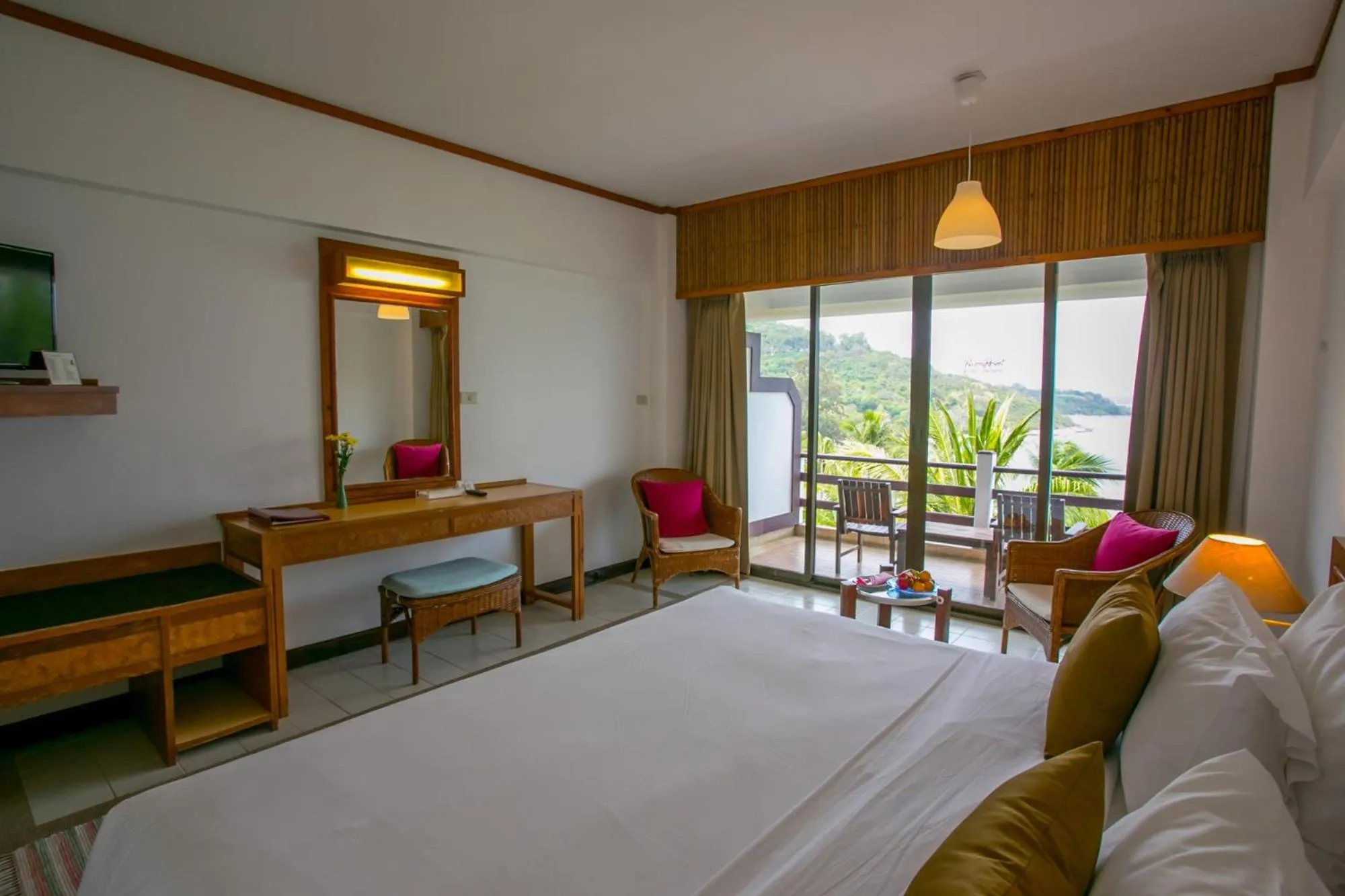 Bedroom, Bed in Rayong Resort Hotel โรงแรมระยองรีสอร์ท