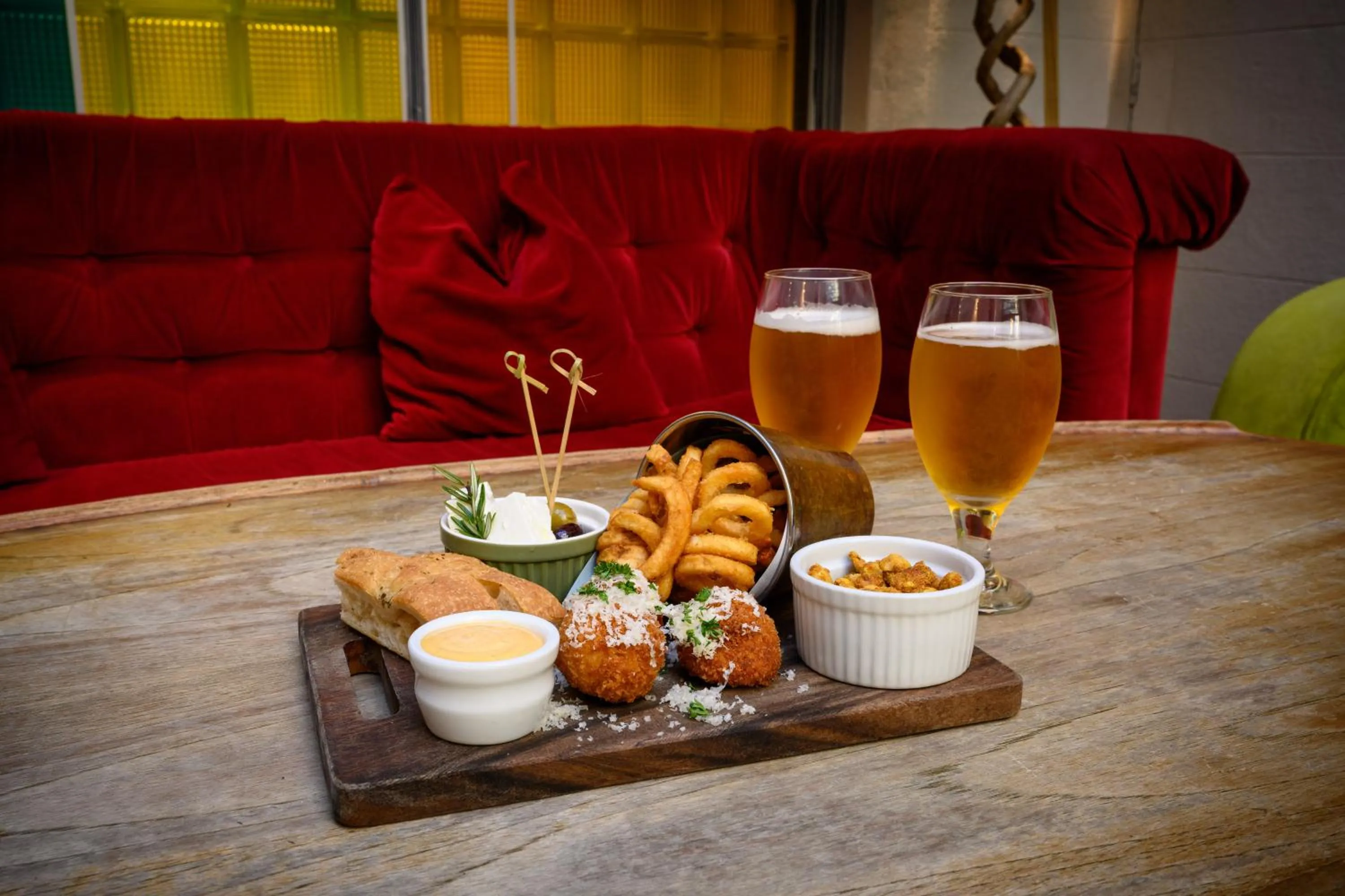 Restaurant/places to eat in Hotel DeBrett