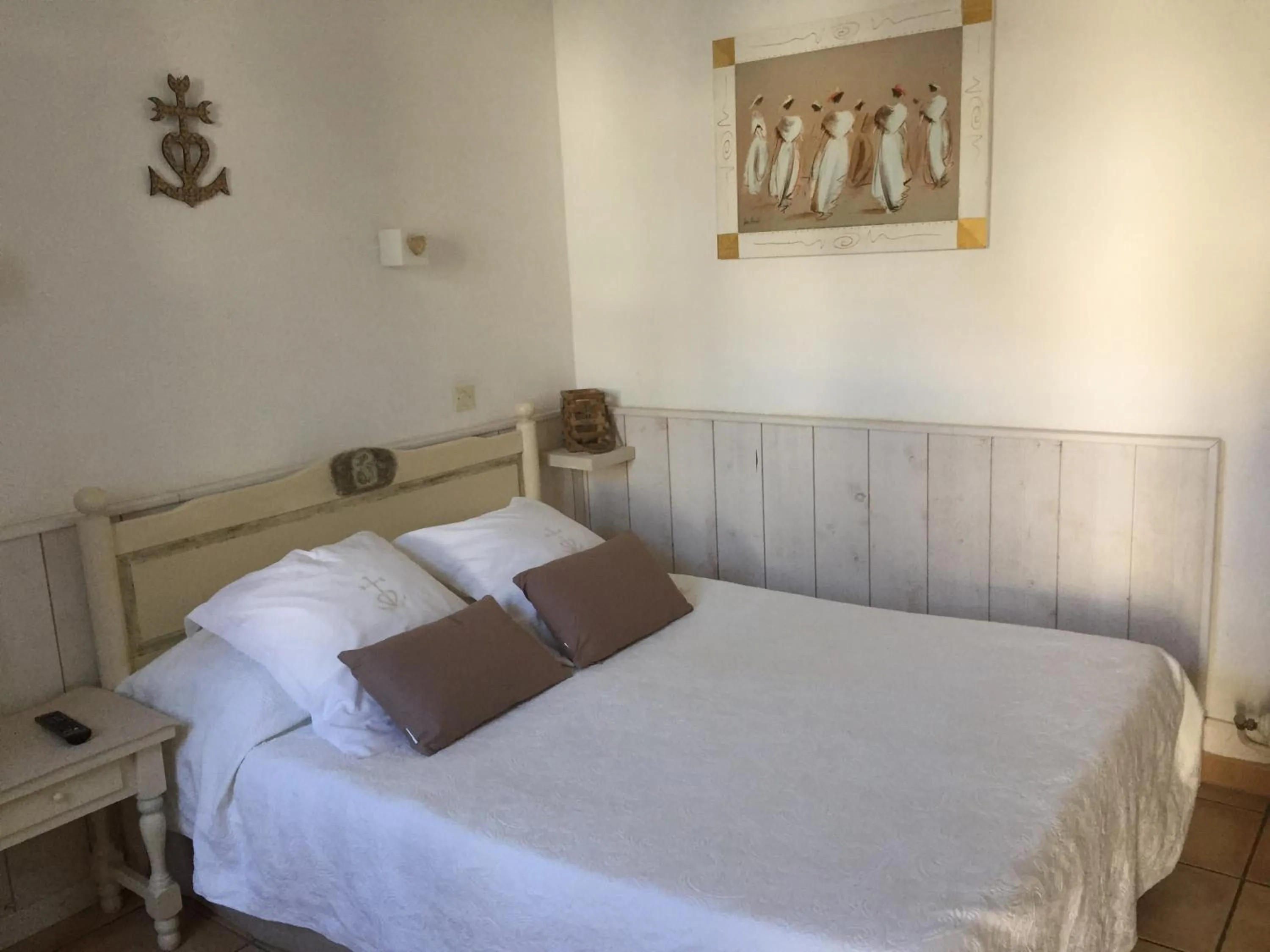 Bed in Hotel Le Méditérranée