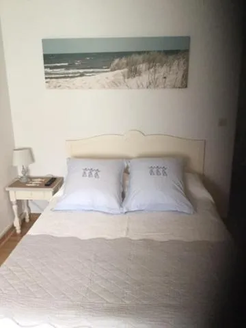 Bed in Hotel Le Méditérranée