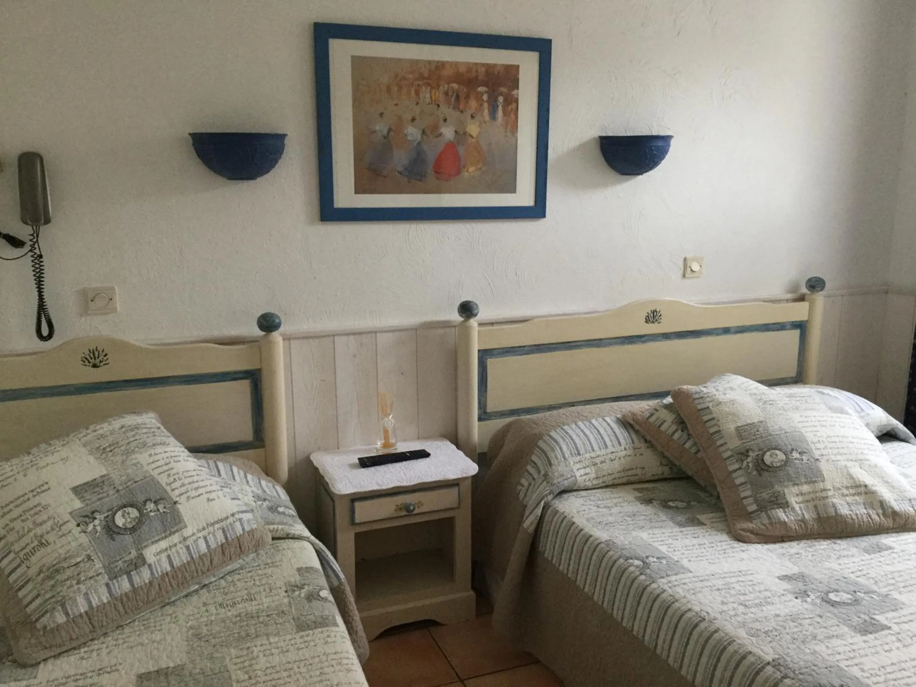 Bed in Hotel Le Méditérranée