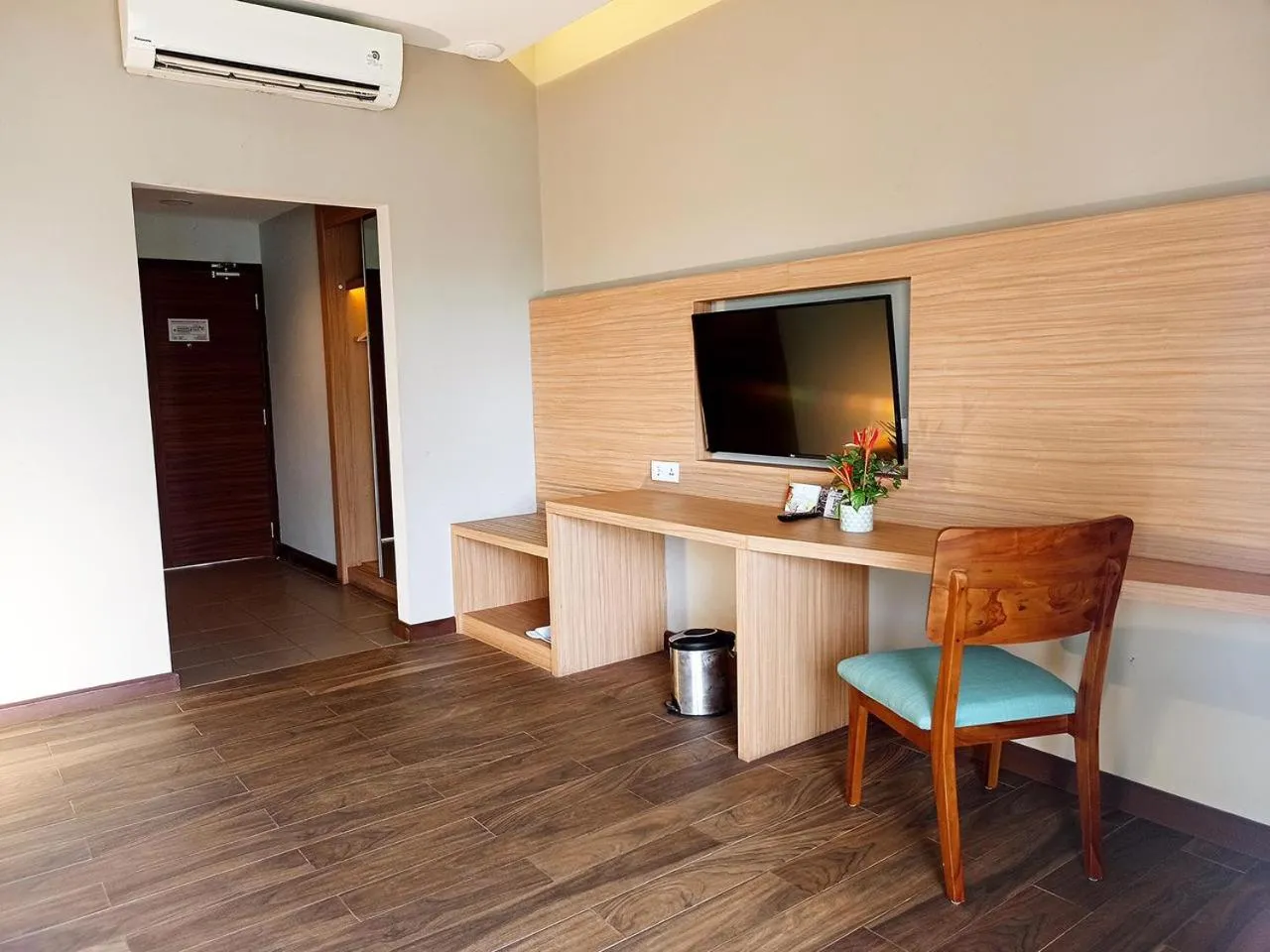 Communal lounge/ TV room in Manado Tateli Resort and Convention