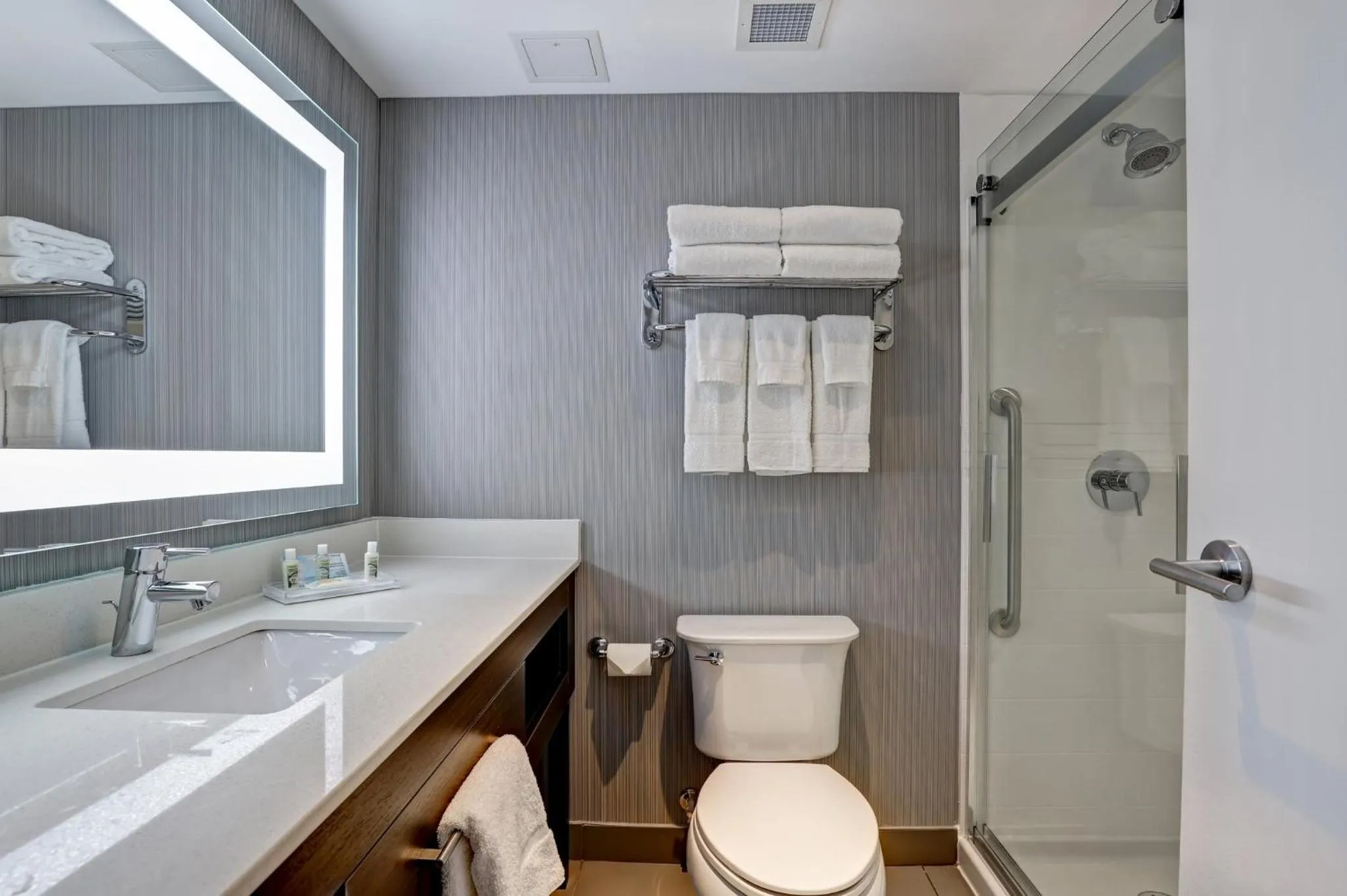 Bathroom in Holiday Inn - Mississauga Toronto West by IHG