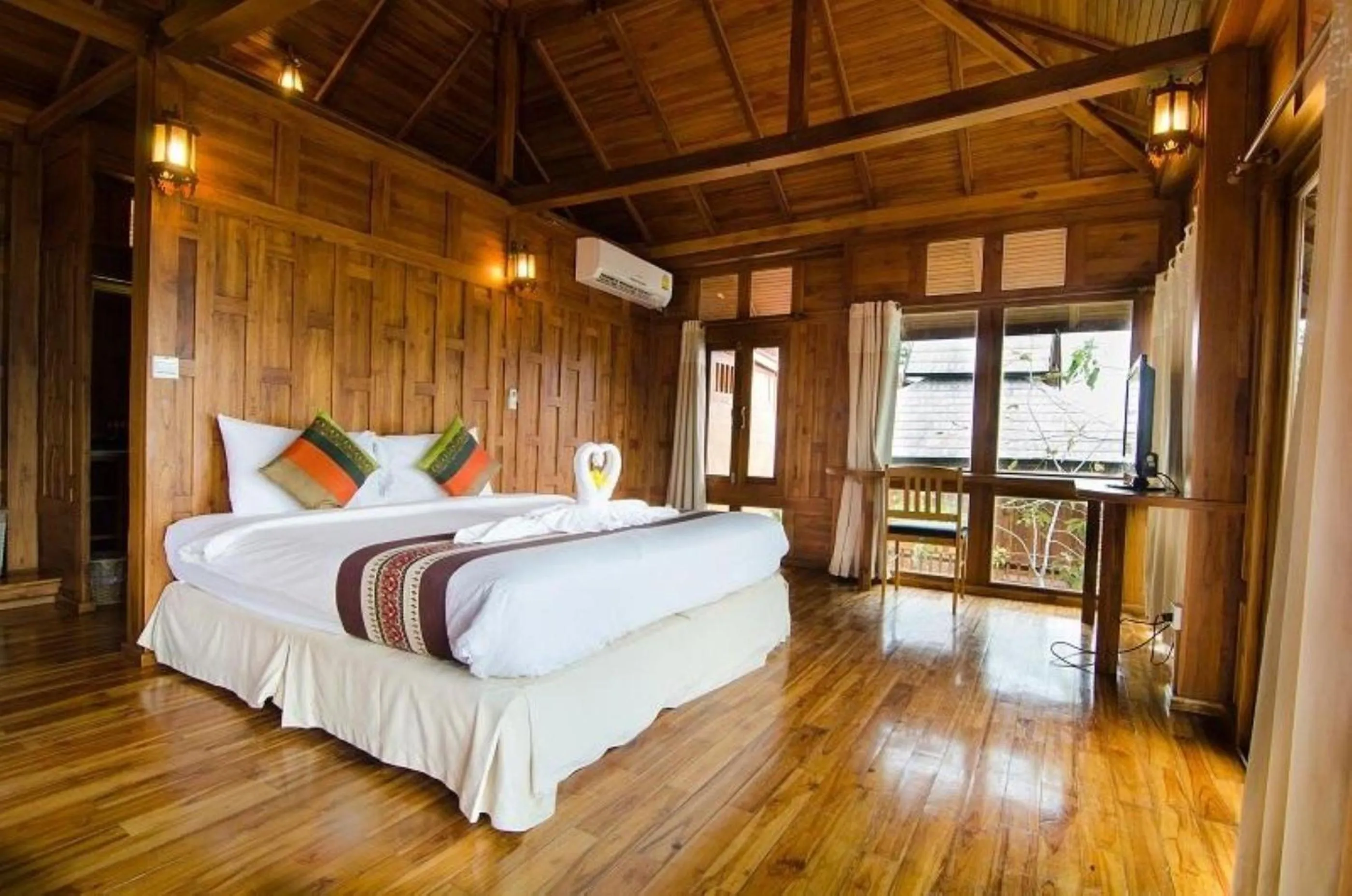 Photo of the whole room, Bed in Phi Phi The Beach Resort