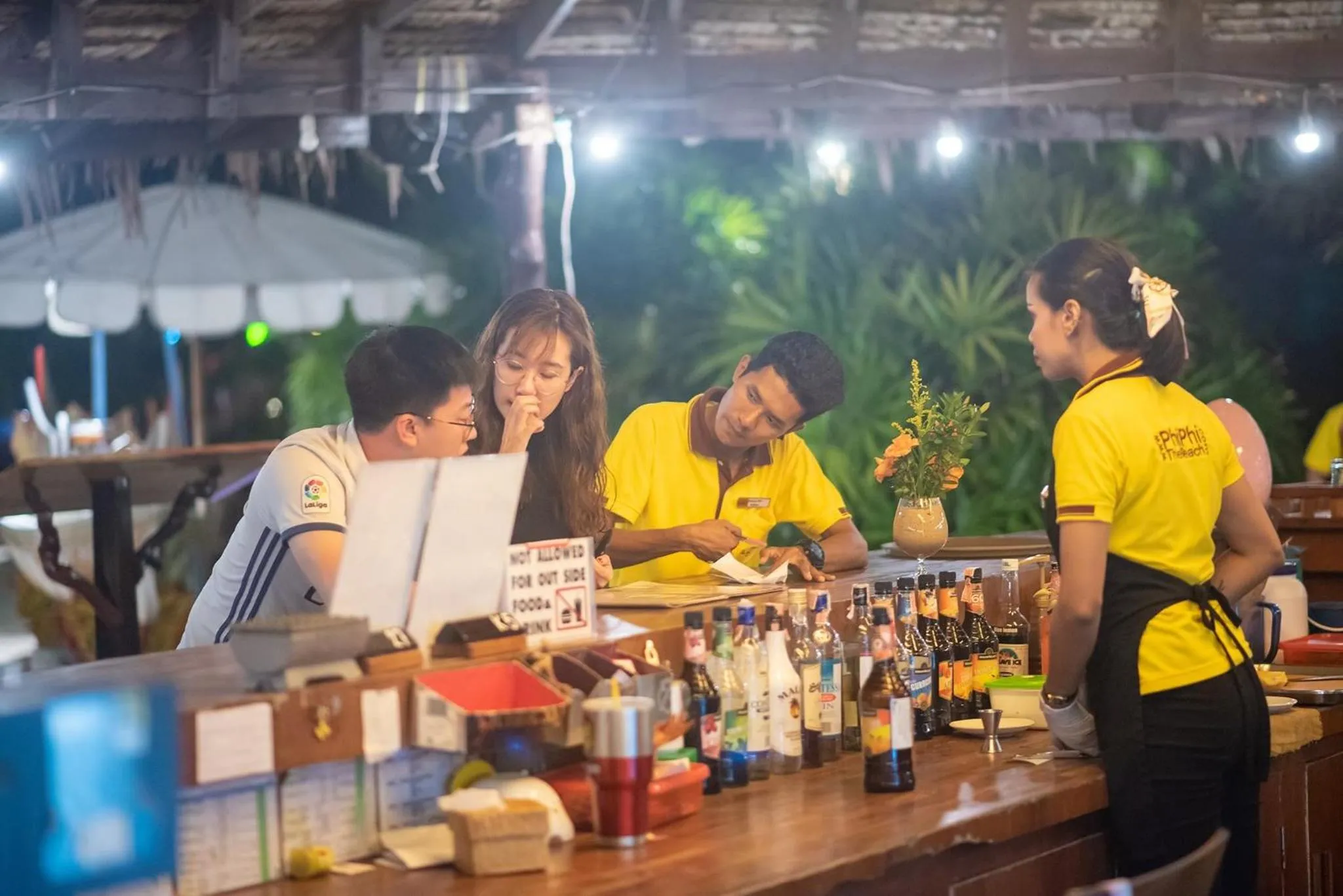 Lounge or bar in Phi Phi The Beach Resort