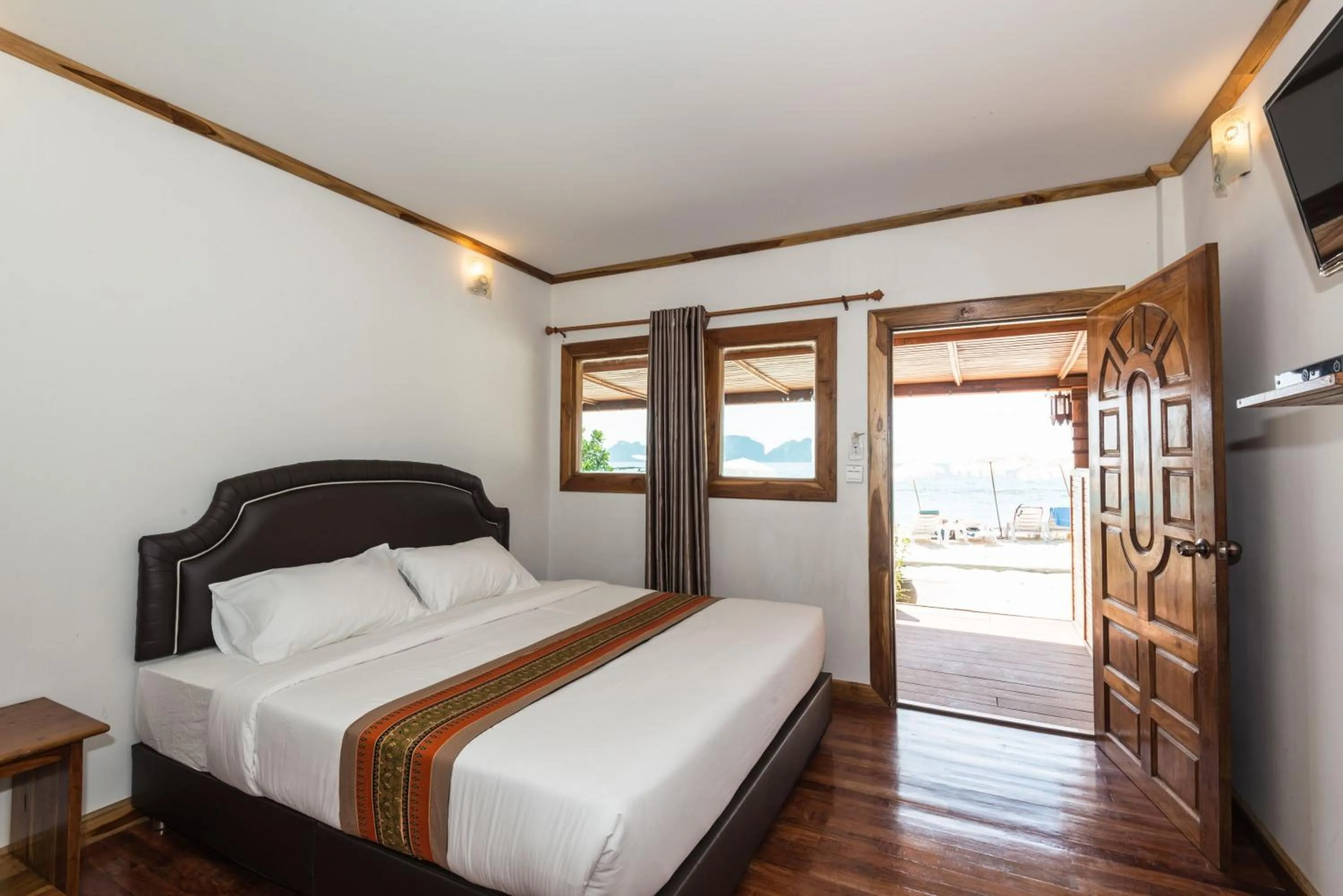 Bed in Phi Phi The Beach Resort