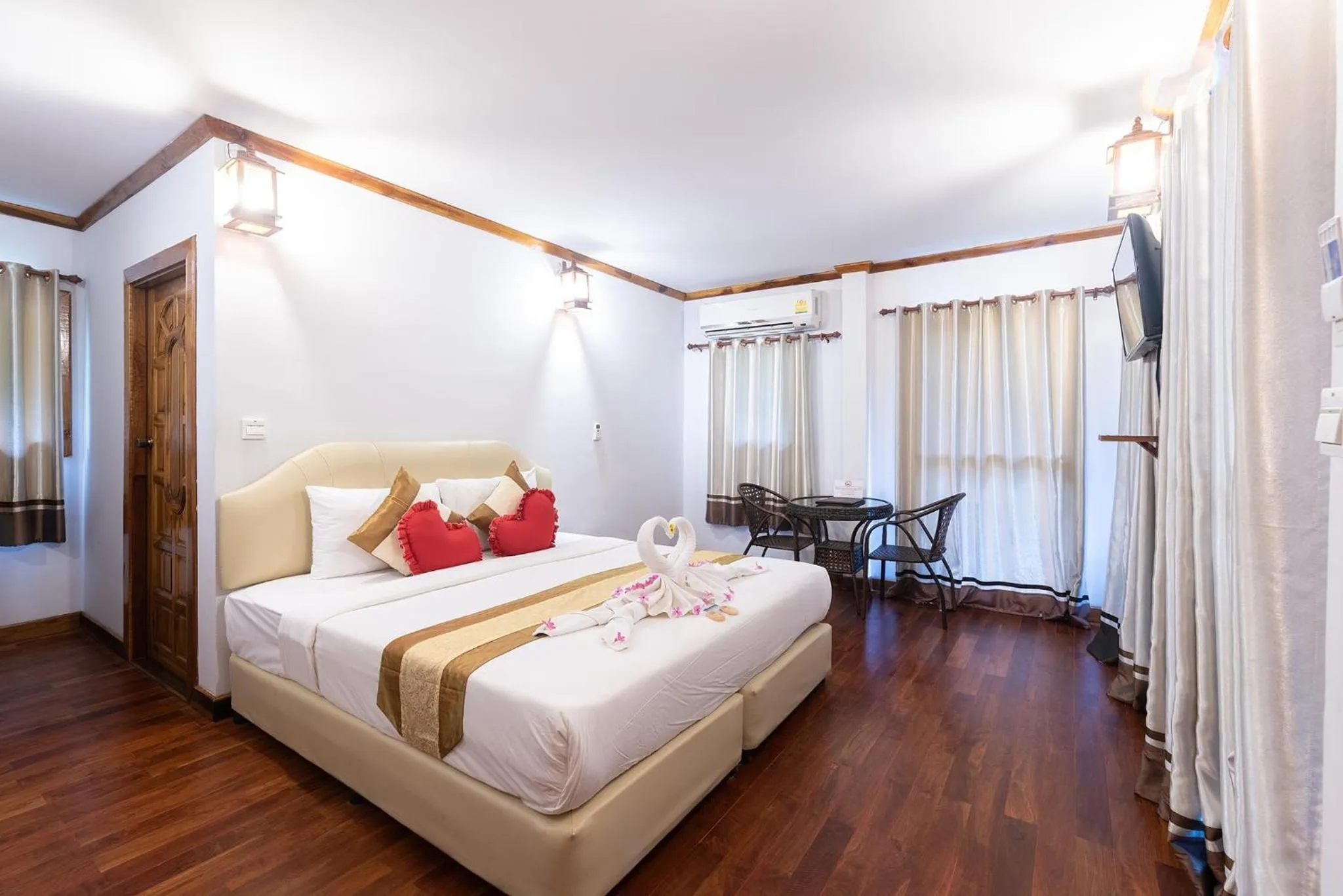 Bedroom, Bed in Phi Phi The Beach Resort