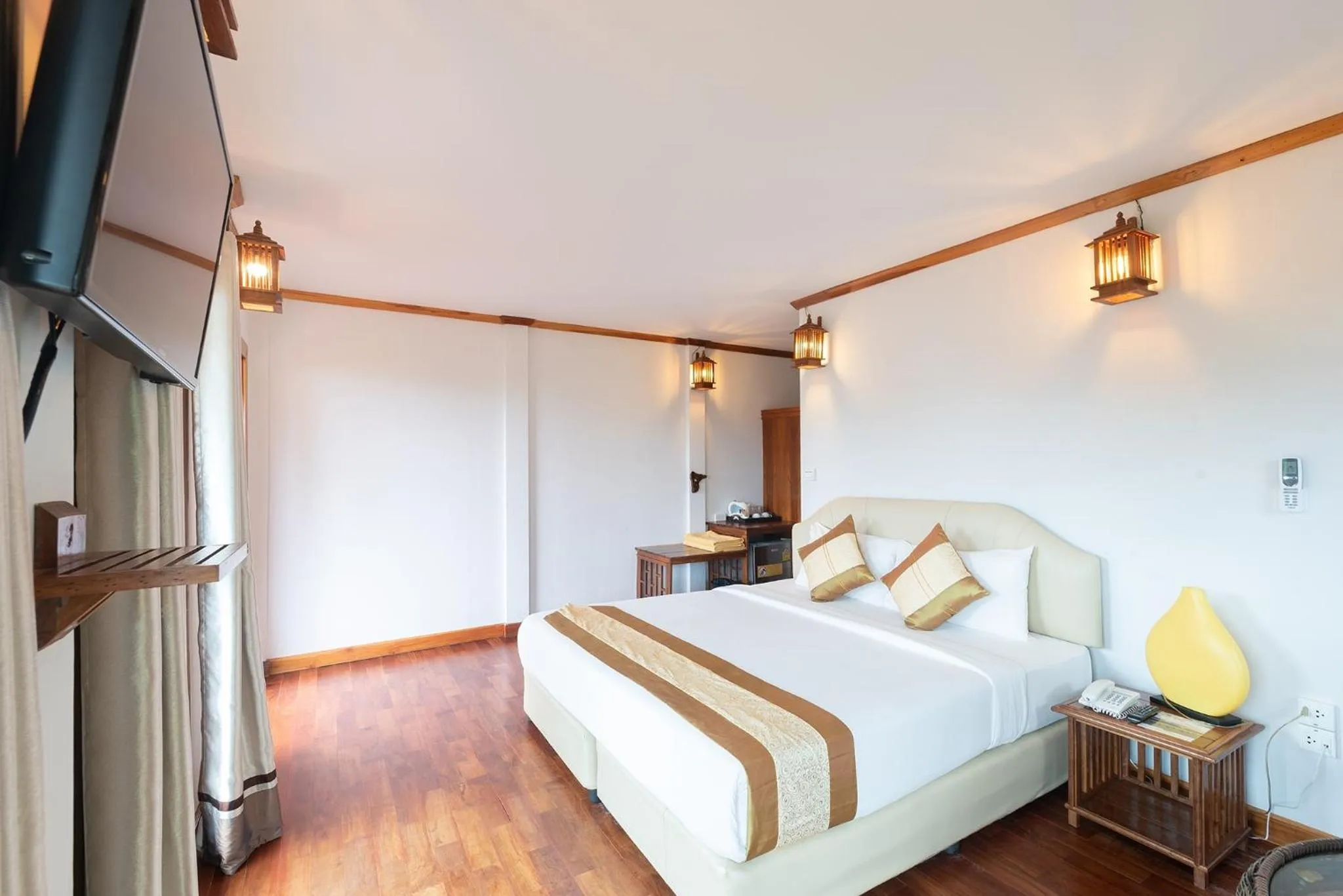 Photo of the whole room, Bed in Phi Phi The Beach Resort