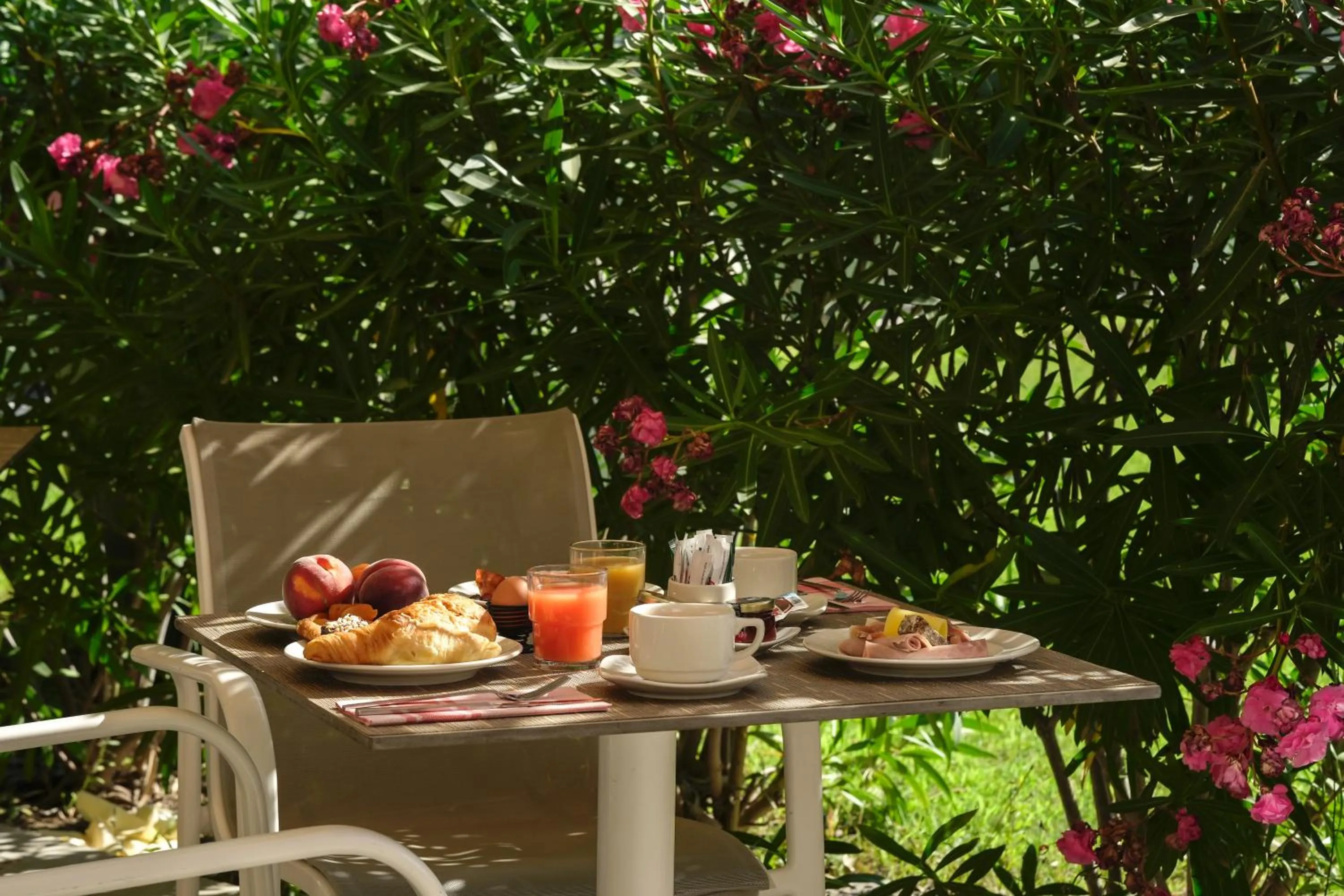 Breakfast in Grand Prix Hôtel & Restaurant