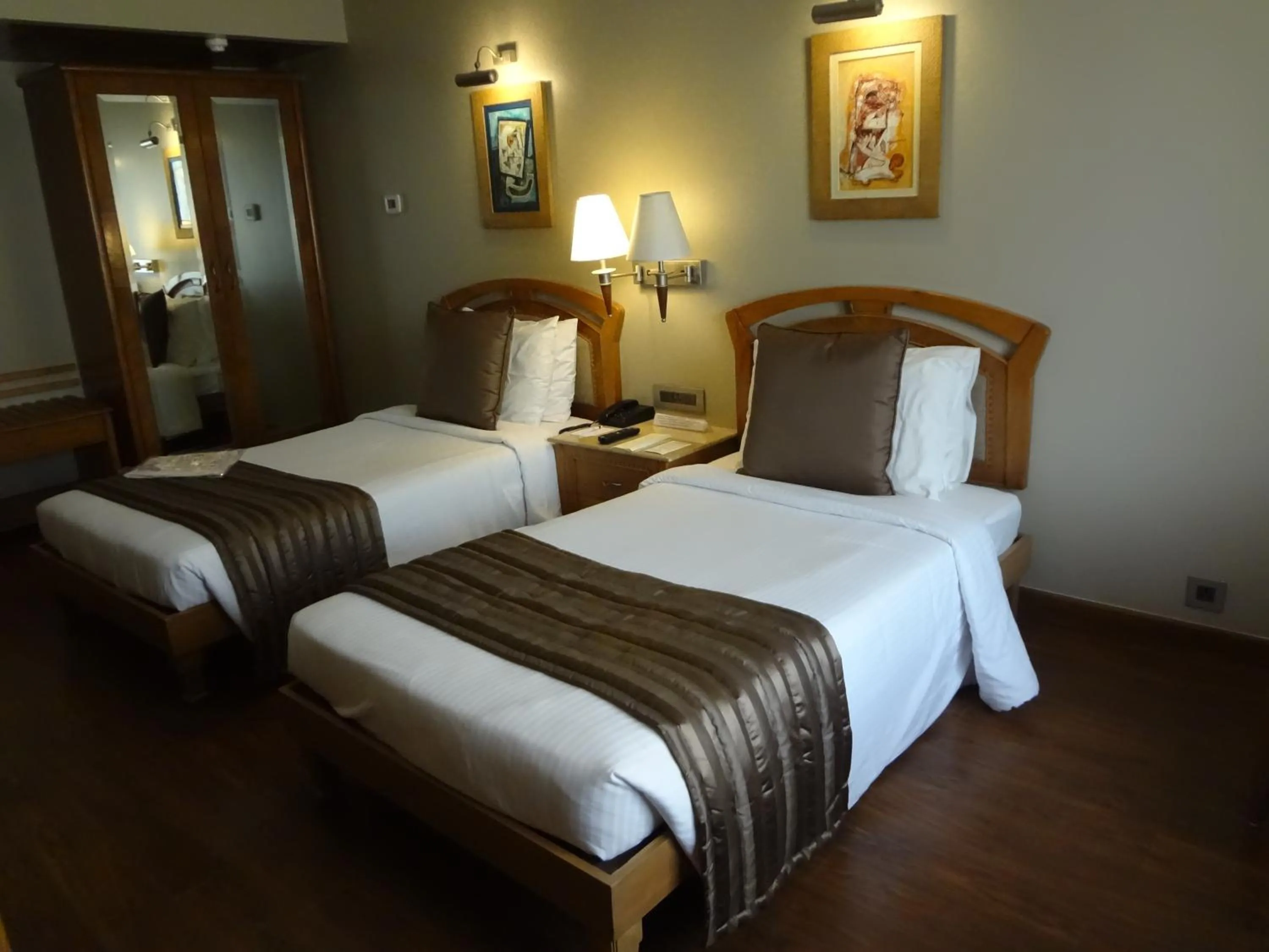 Bed in Sun-n-Sand Mumbai Juhu Beach