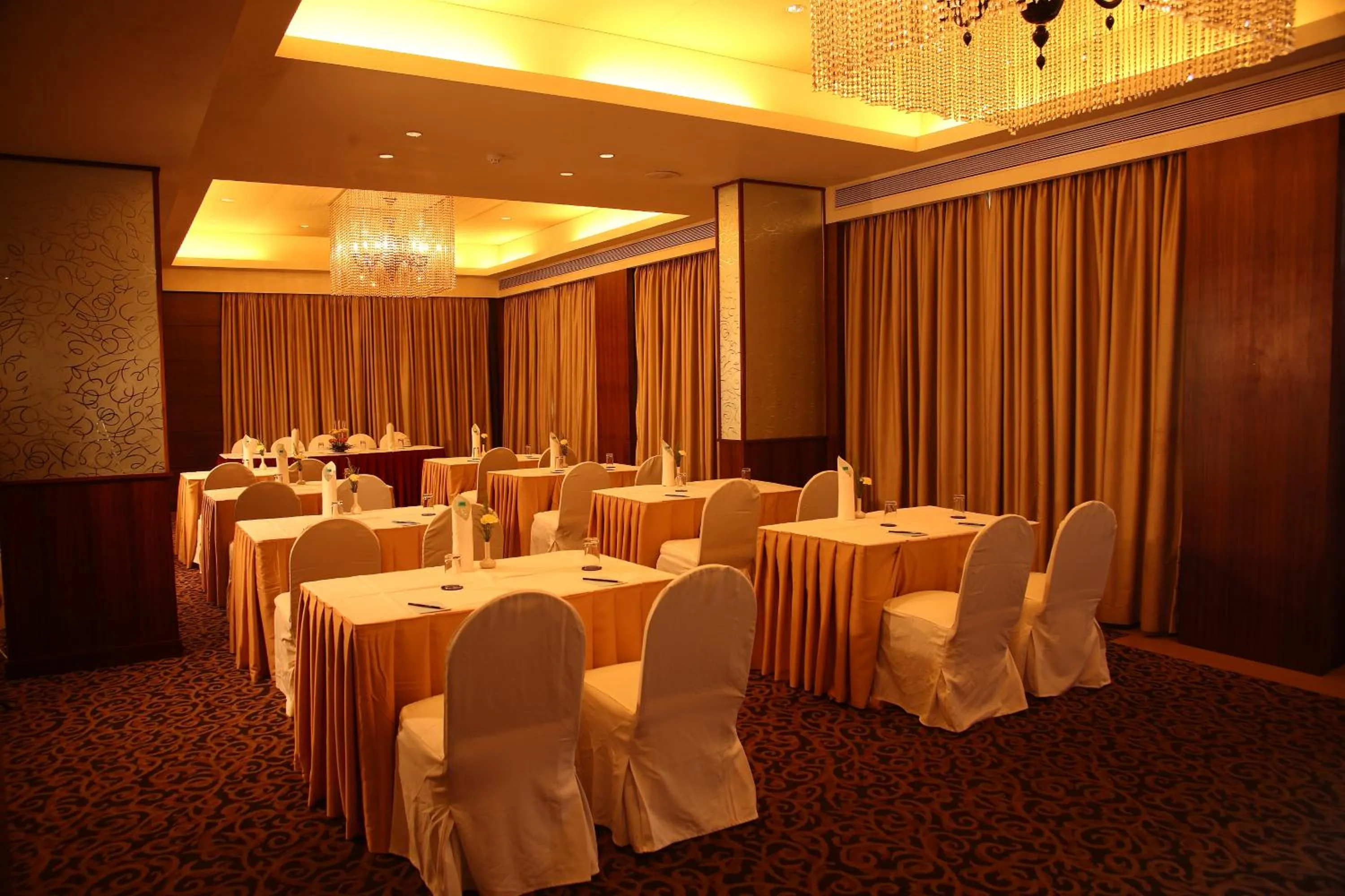 Business facilities in Sun-n-Sand Mumbai Juhu Beach