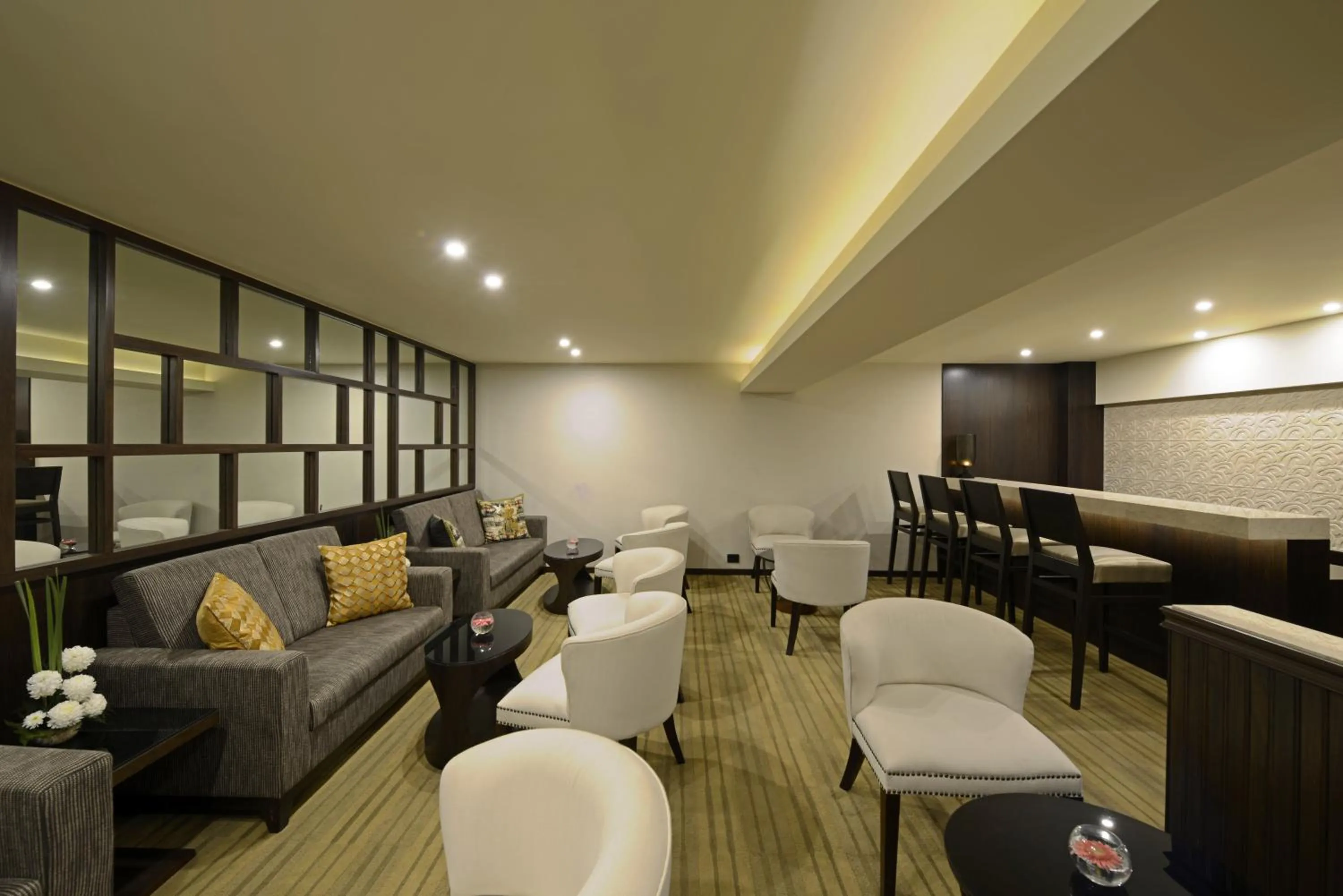 Lounge or bar in Sun-n-Sand Mumbai Juhu Beach