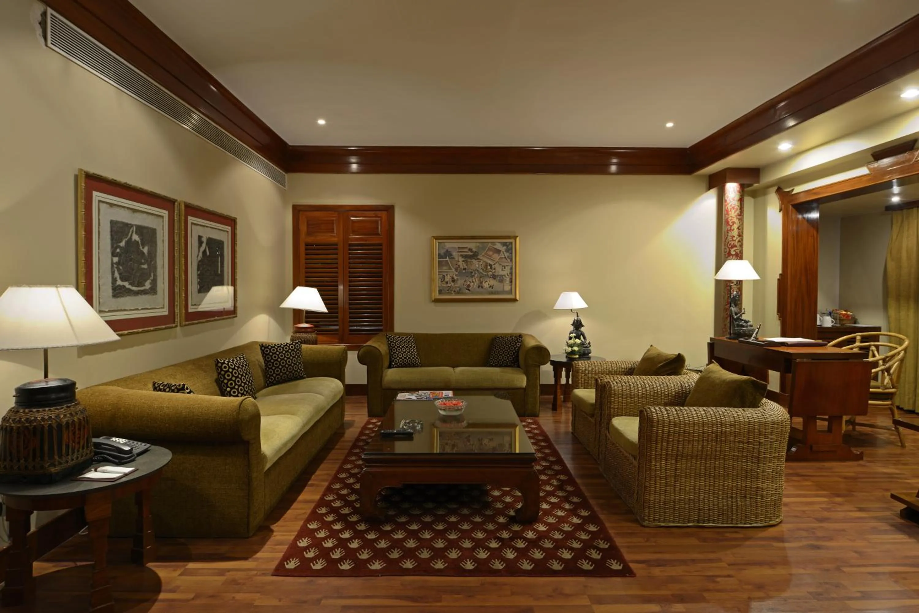 Living room in Sun-n-Sand Mumbai Juhu Beach