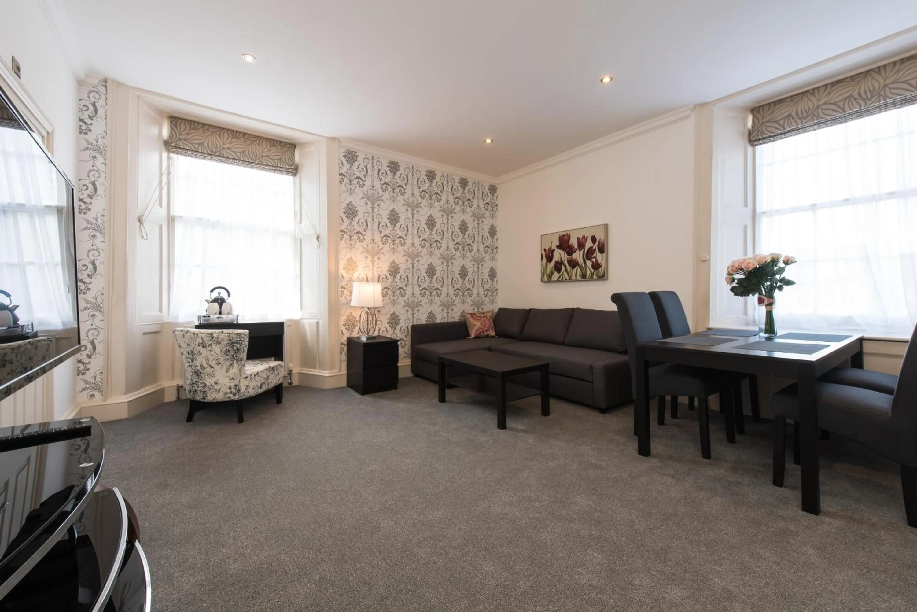 Royal Princes Suites