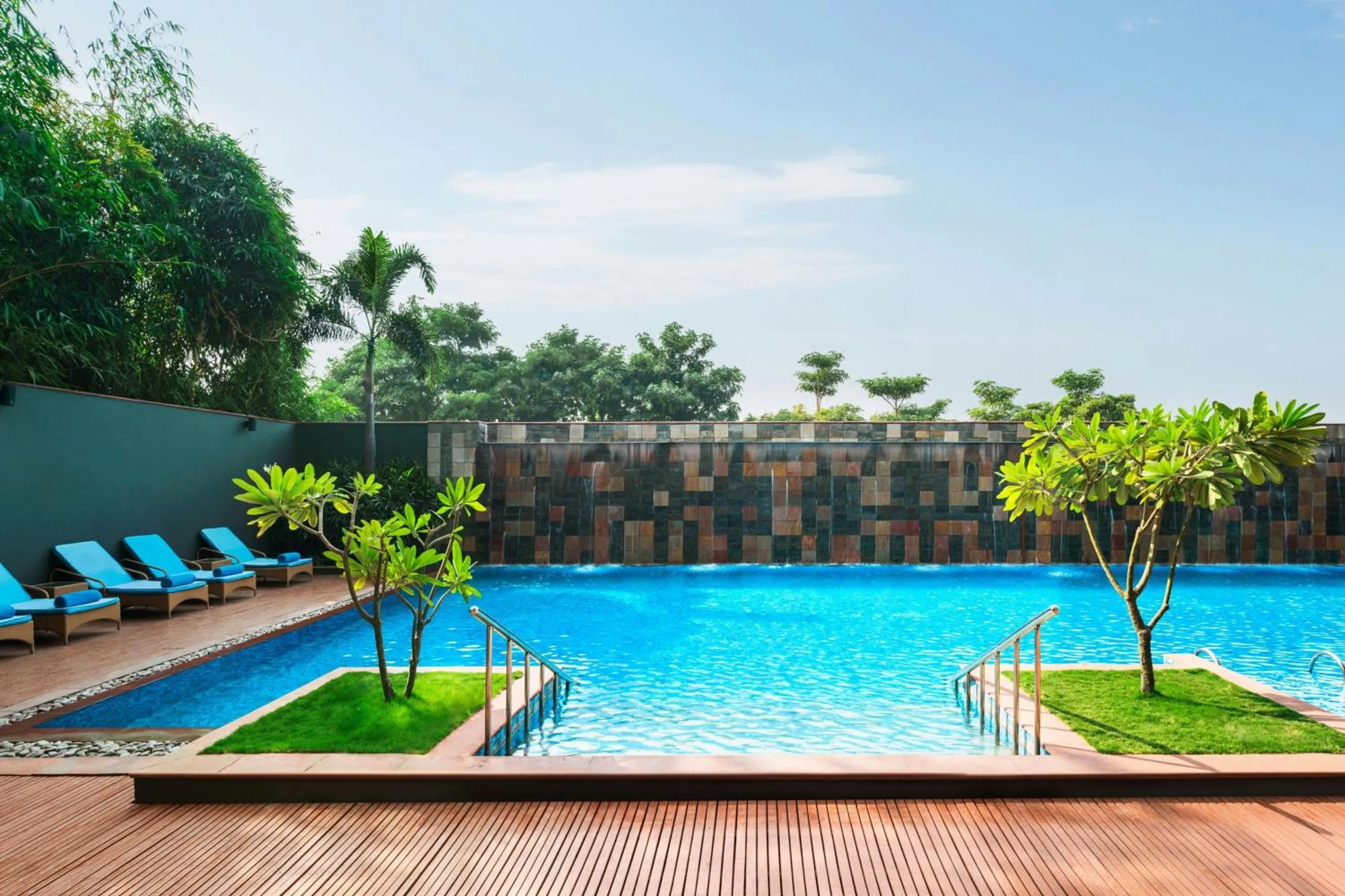 Swimming pool in Le Meridien Nagpur