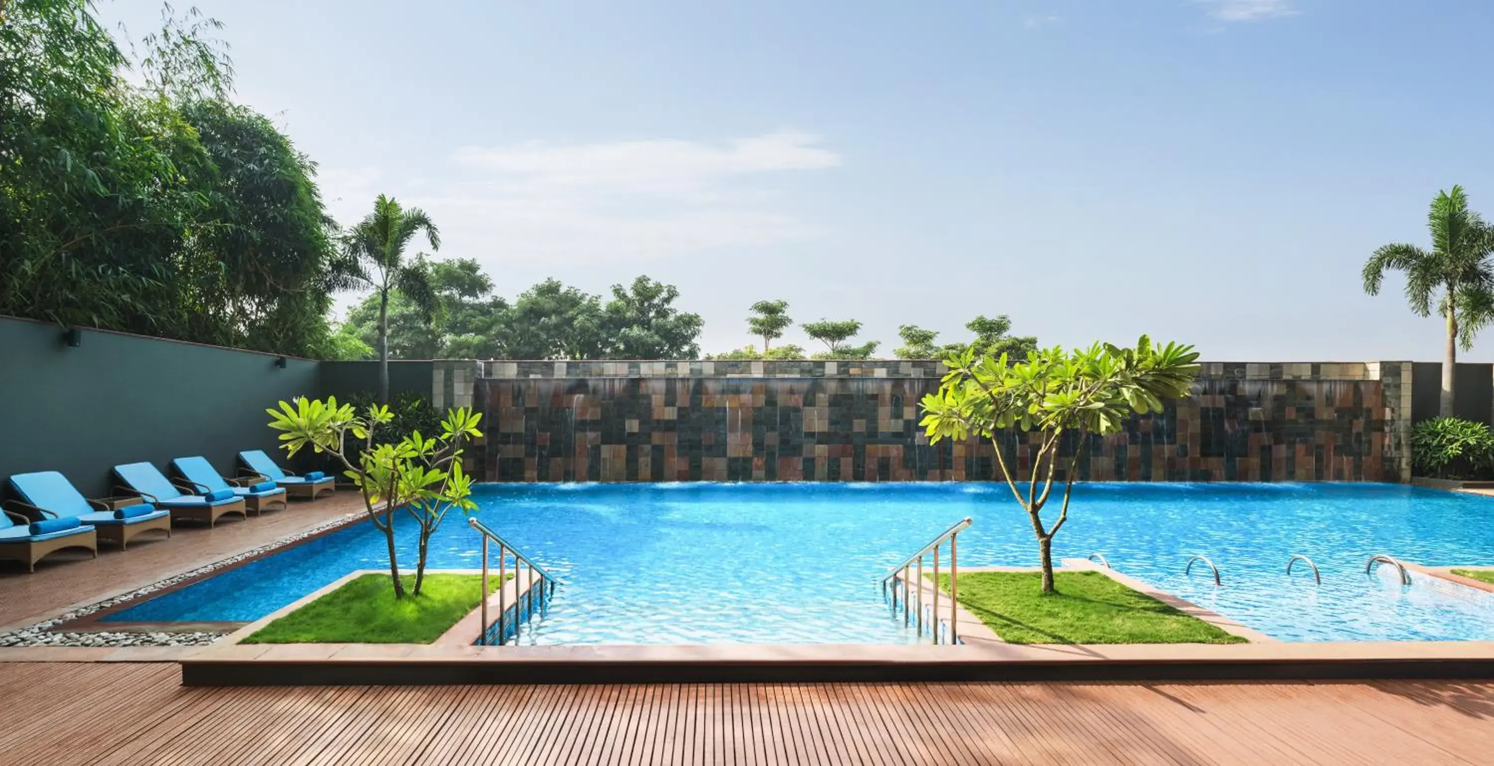 Superior King Room with City View - Club Lounge Access in Le Meridien Nagpur Superior King Room with City View - Club Lounge Access in Le Meridien Nagpur