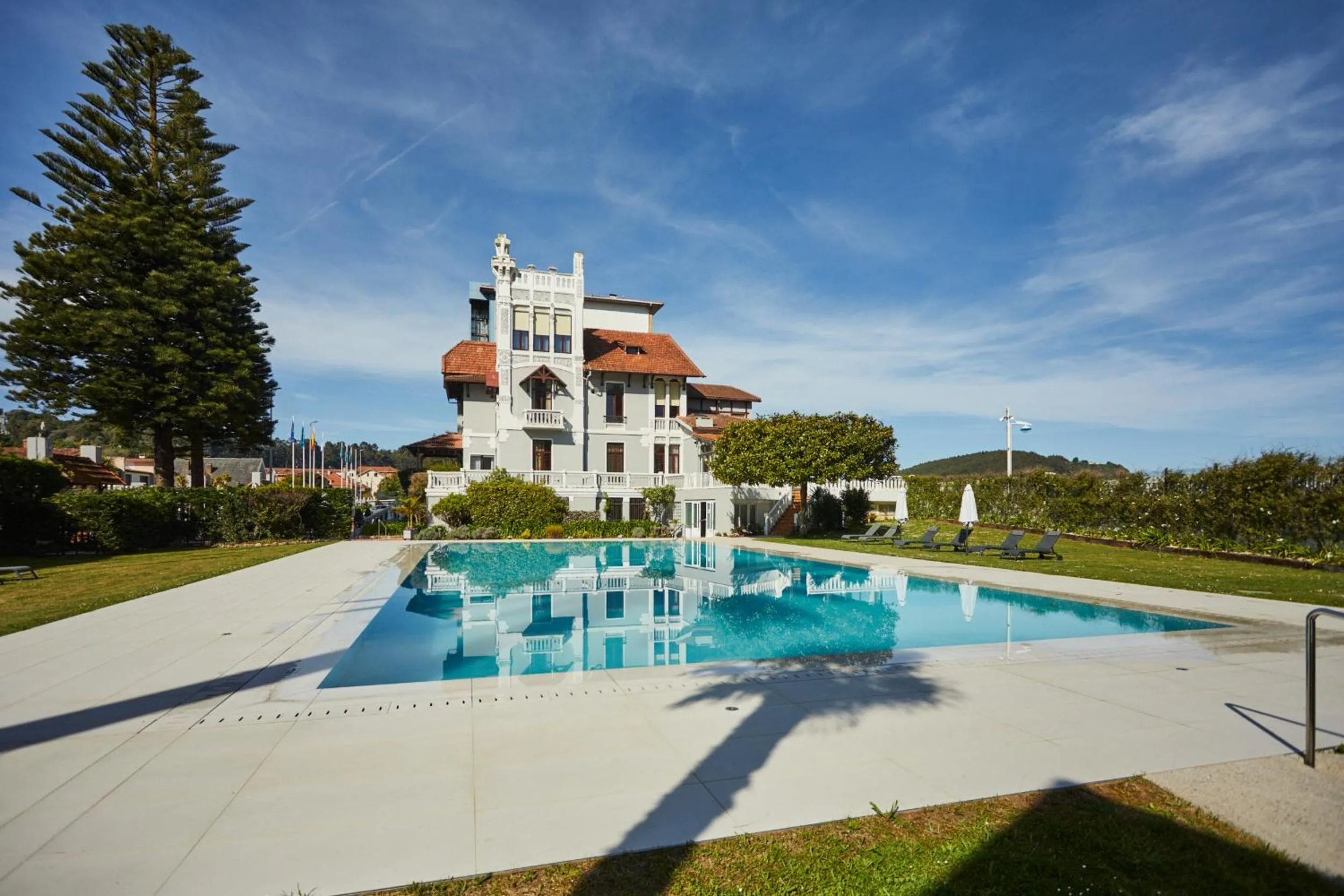 Swimming pool in Silken Gran Hotel del Sella