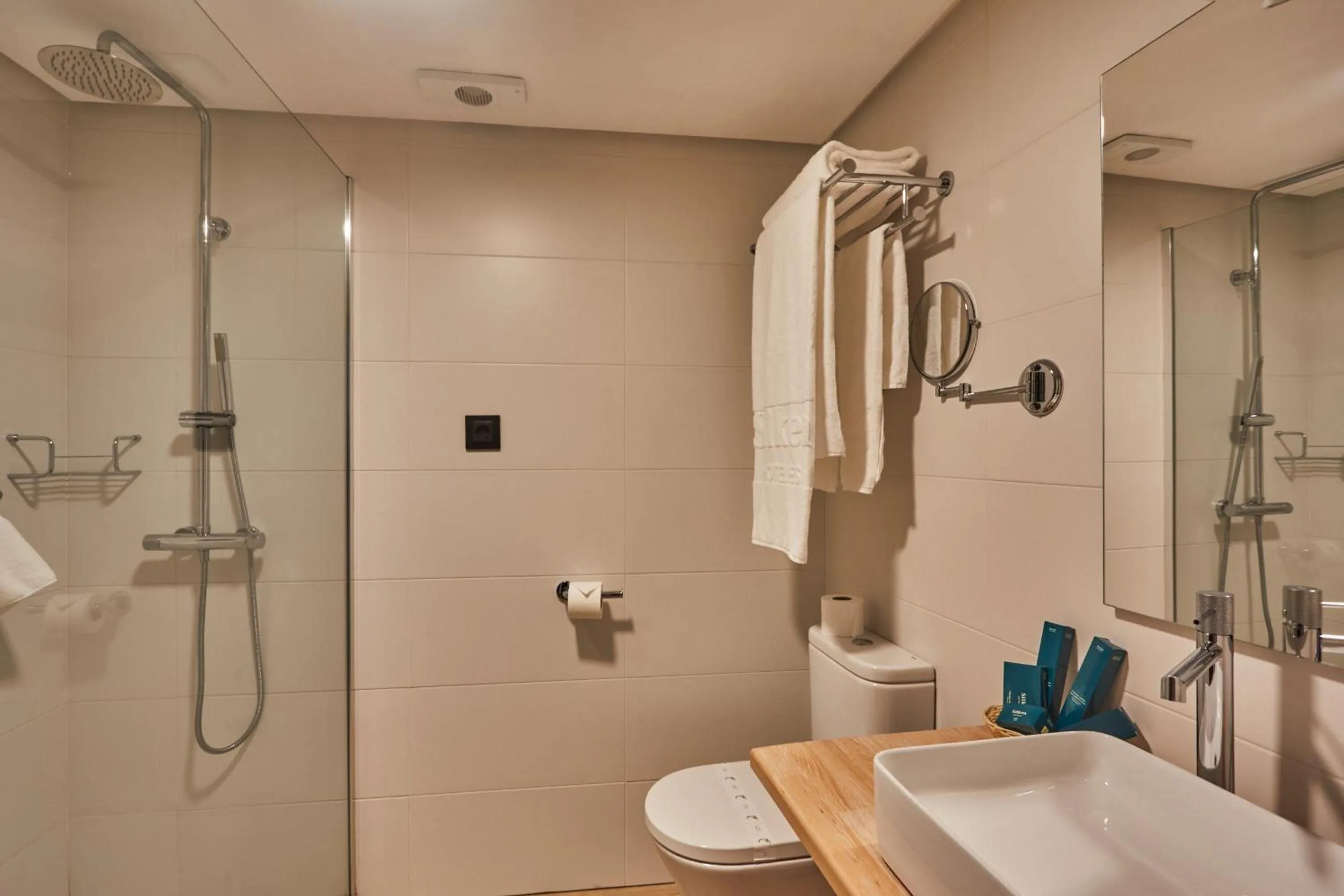 Shower in Silken Gran Hotel del Sella