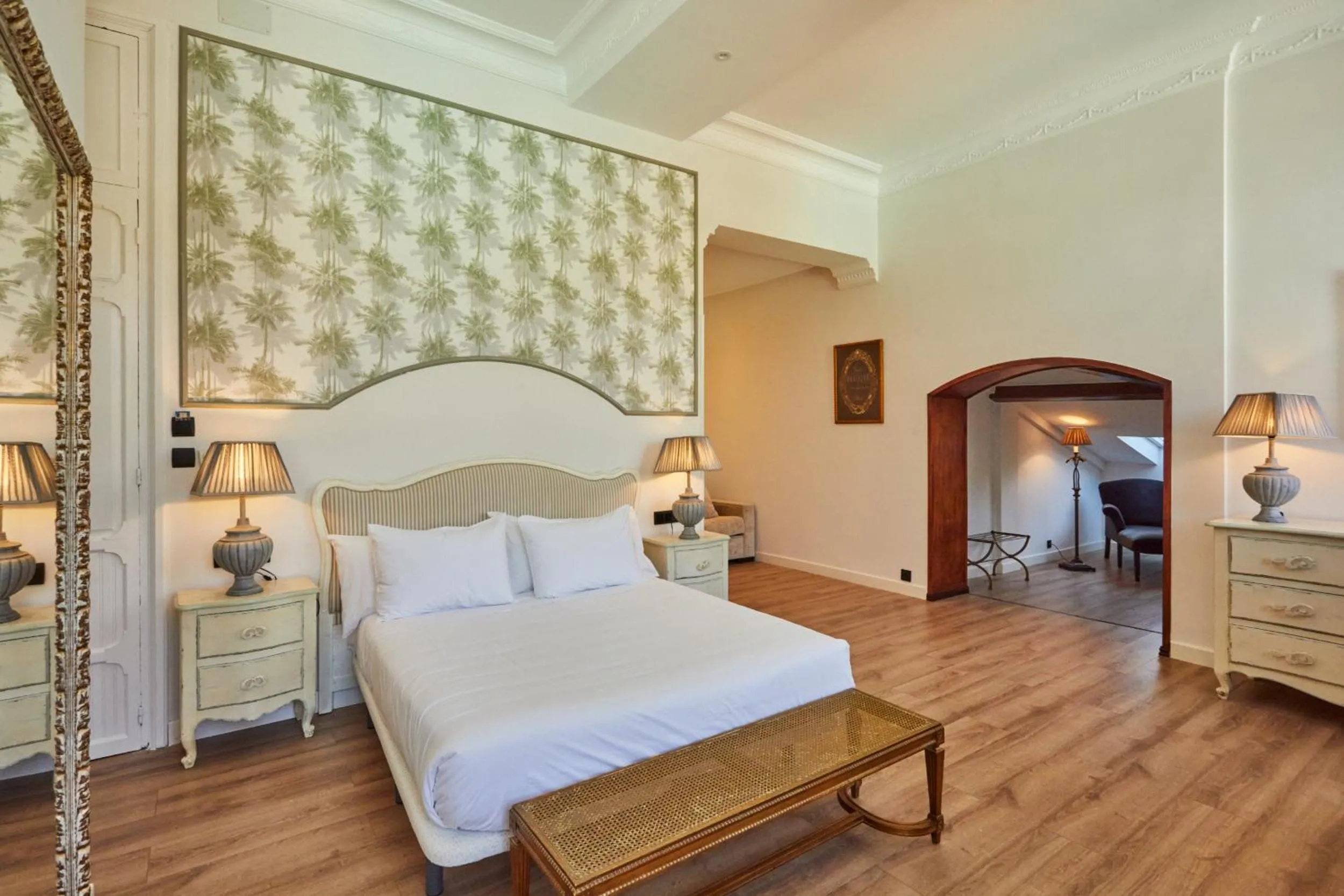 Living room, Bed in Silken Gran Hotel del Sella