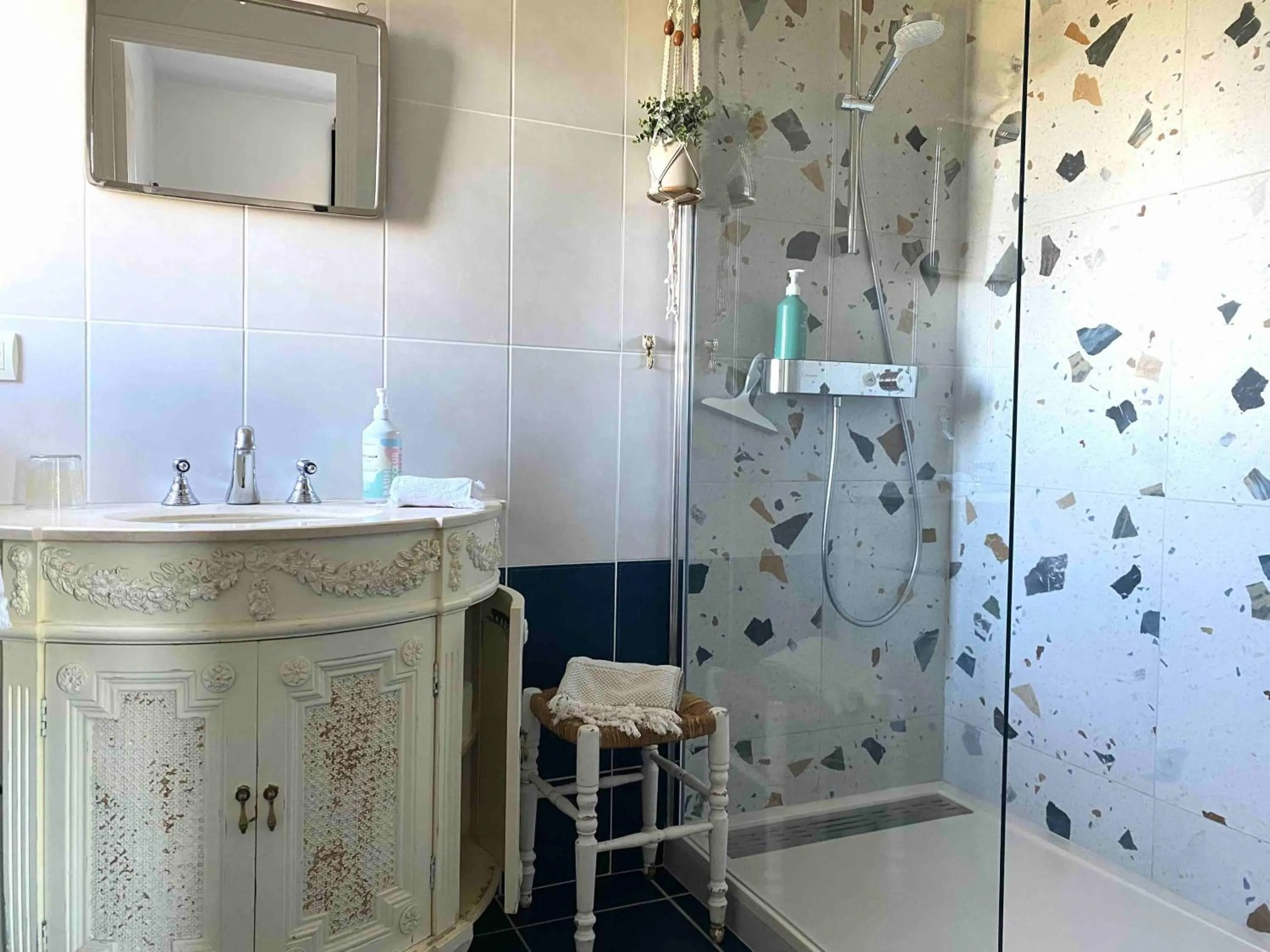 Shower in Le Moulin Du Port