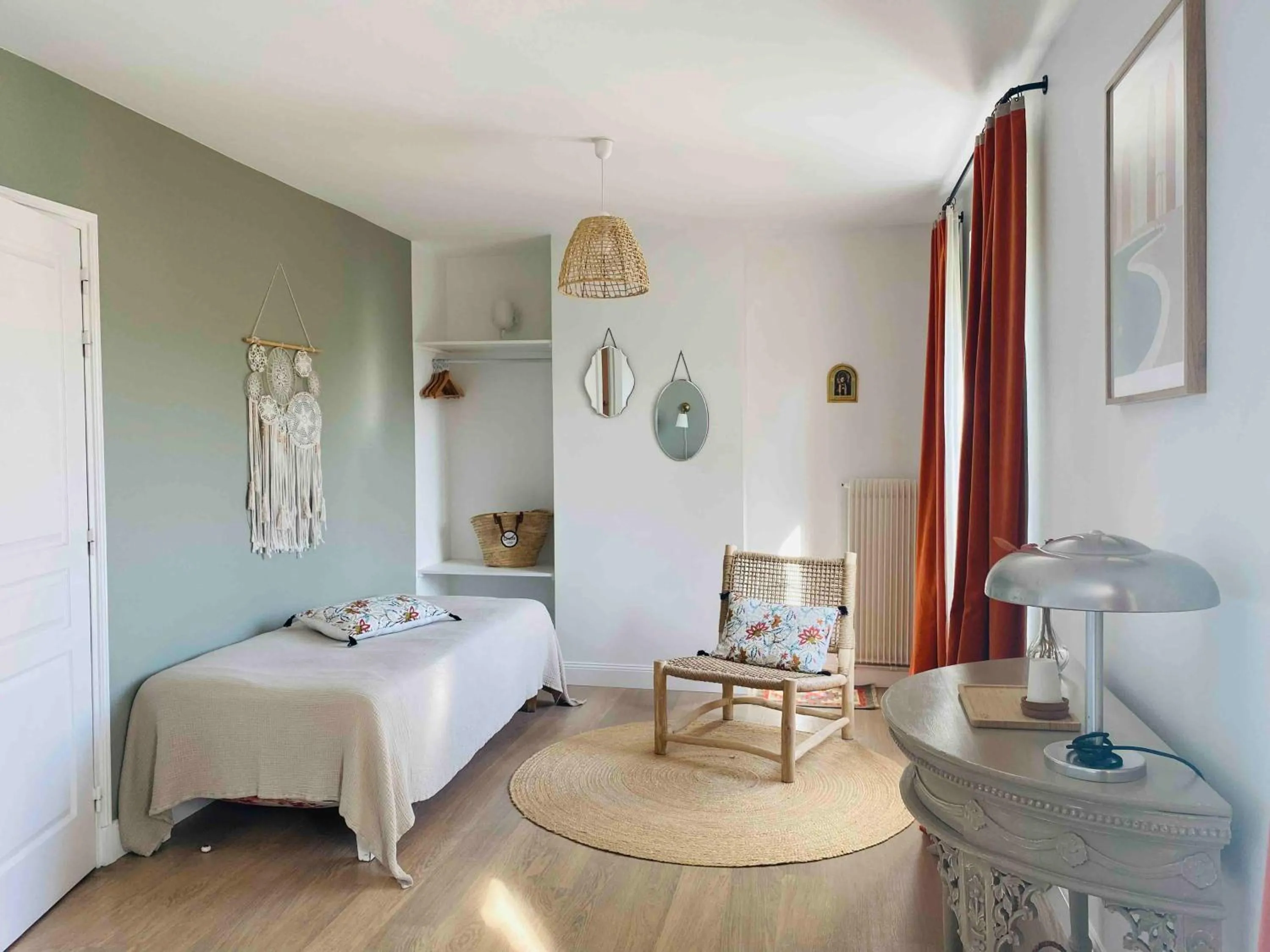 Photo of the whole room, Bed in Le Moulin Du Port