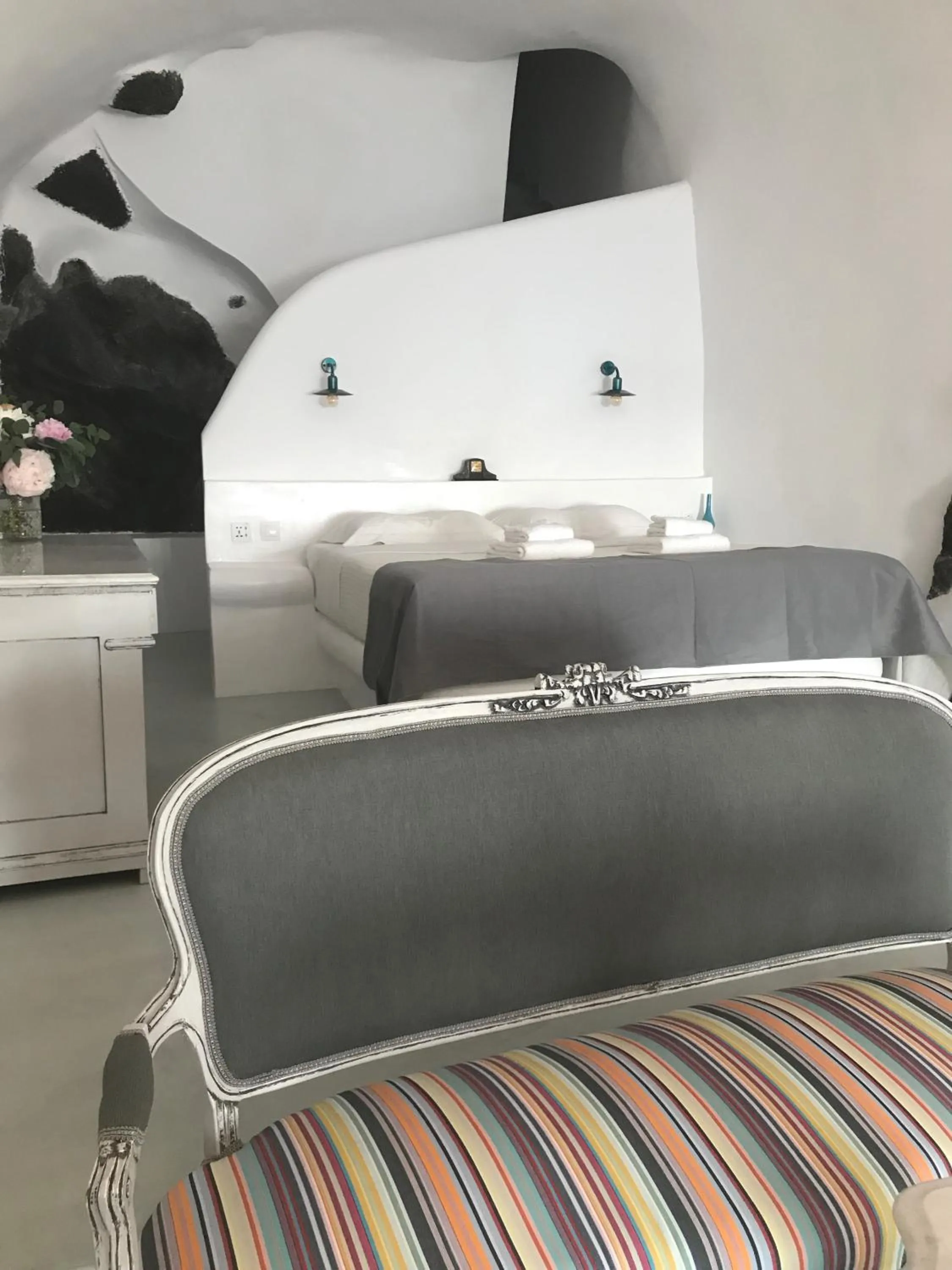 Bed in Pearl on the Cliff Hotel & Suites by Pearl Hotel Collection