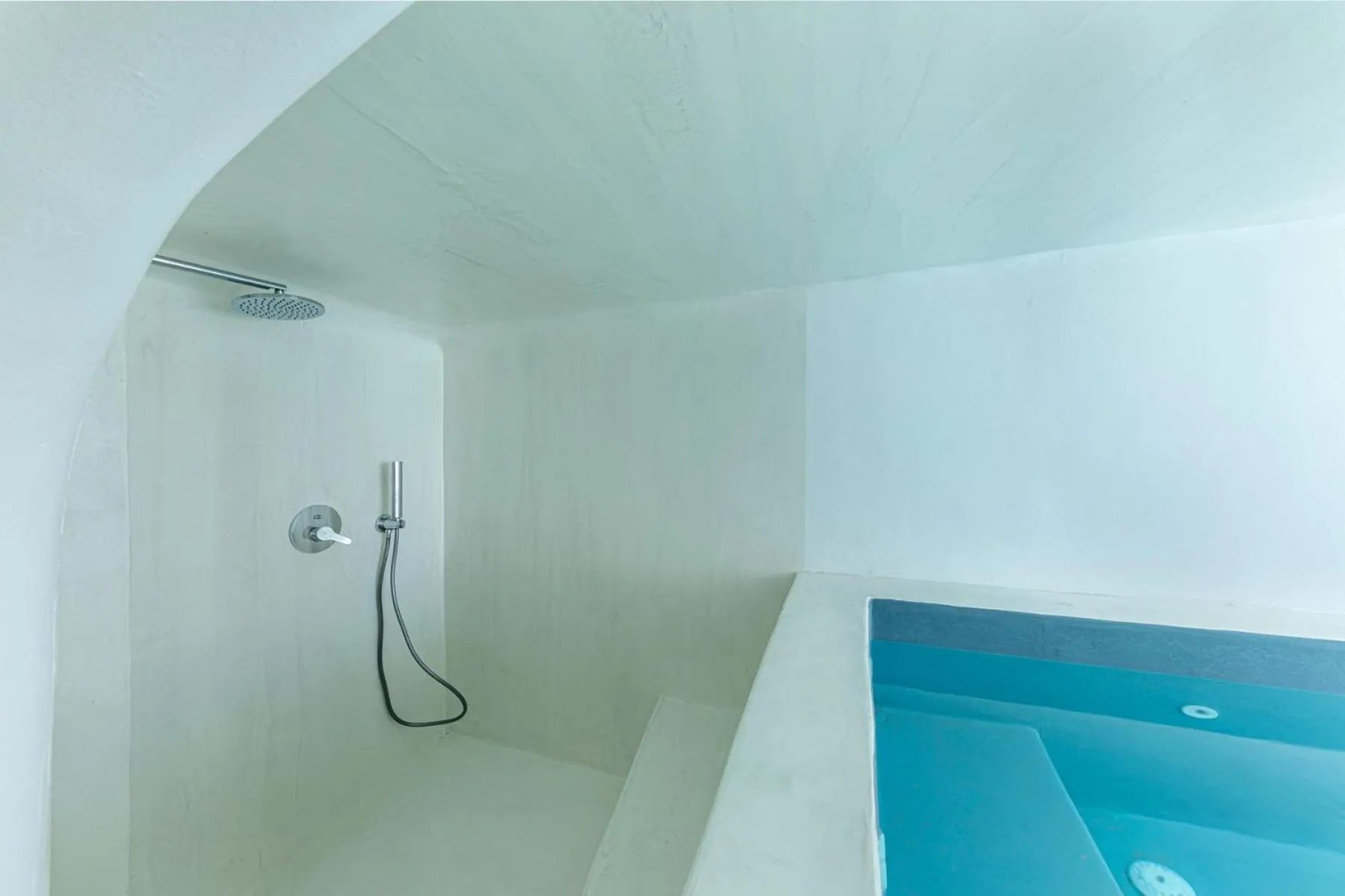 Hot Tub in Pearl on the Cliff Hotel & Suites by Pearl Hotel Collection