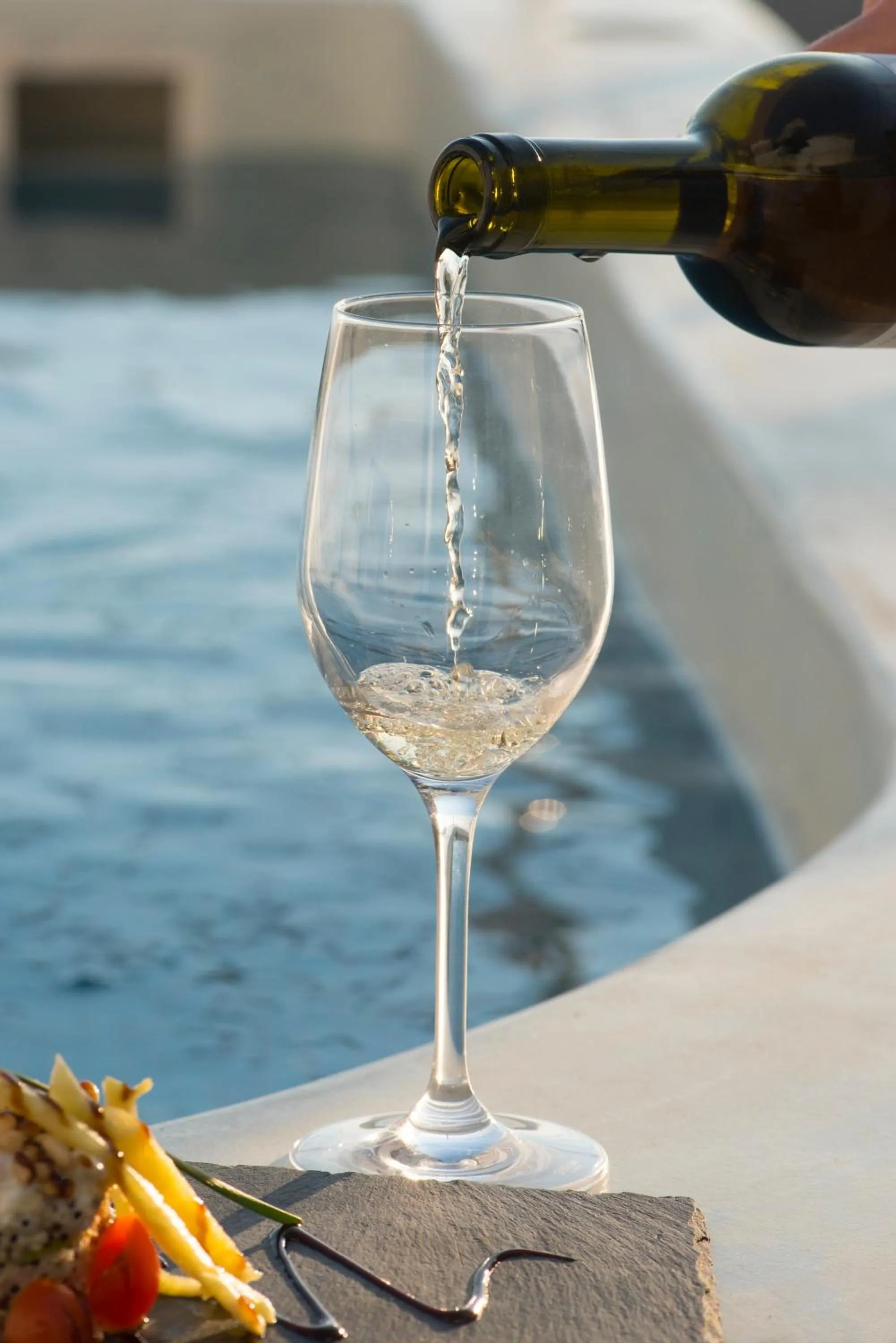Drinks in Pearl on the Cliff Hotel & Suites by Pearl Hotel Collection