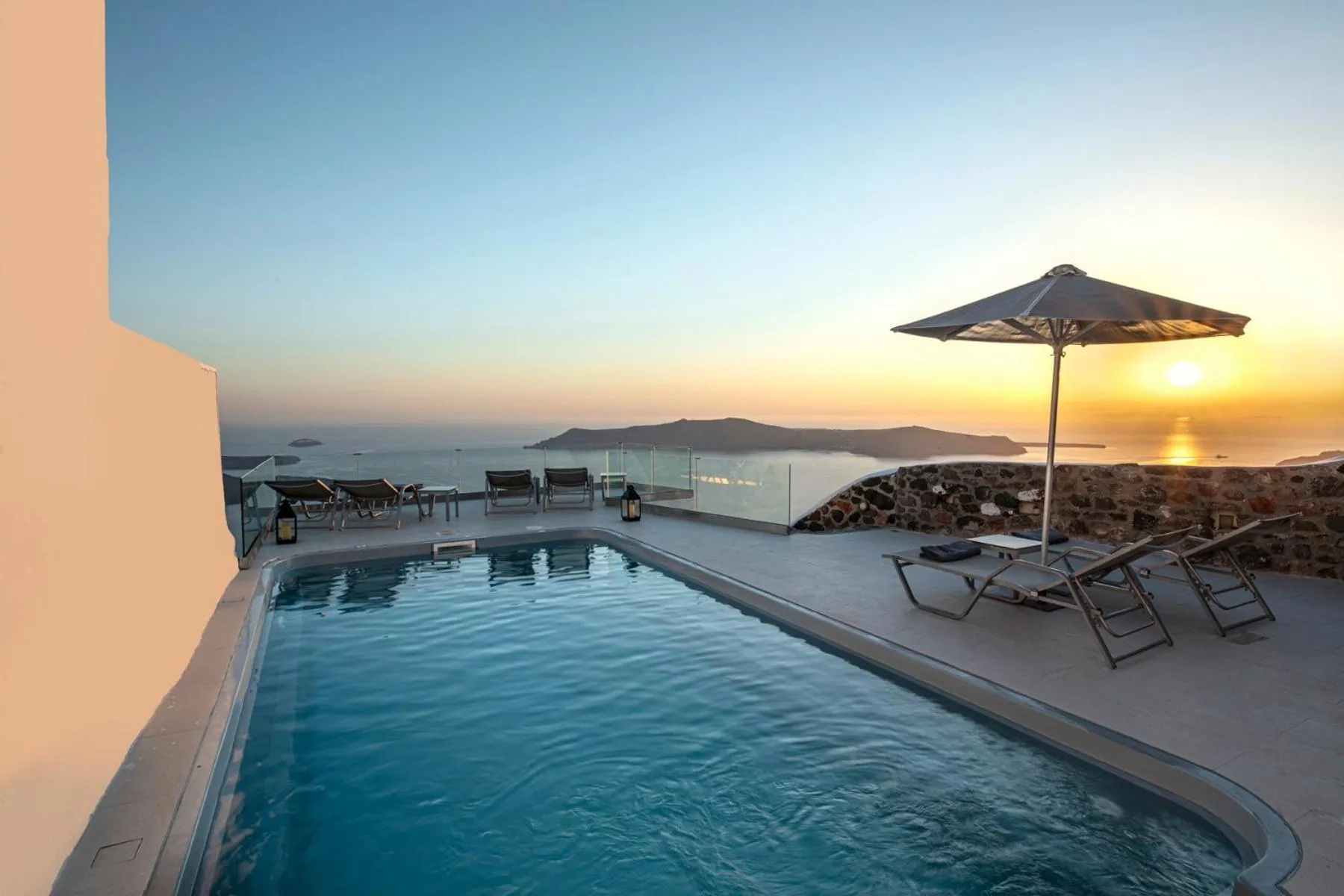 Swimming pool in Pearl on the Cliff Hotel & Suites by Pearl Hotel Collection