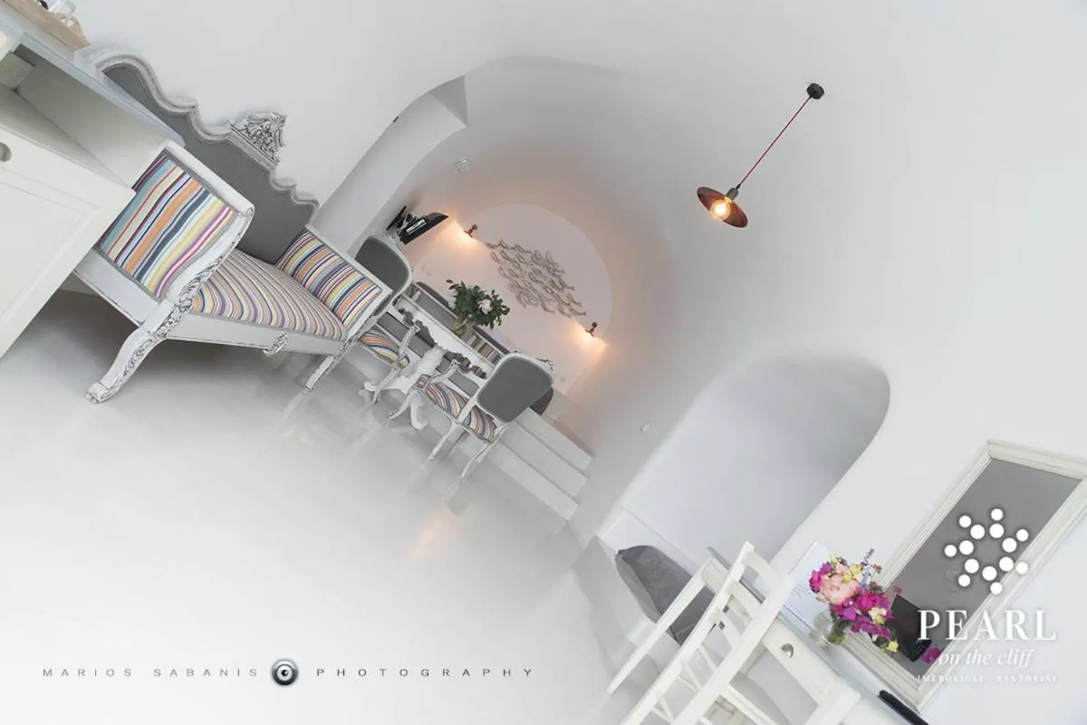 Seating area in Pearl on the Cliff Hotel & Suites by Pearl Hotel Collection