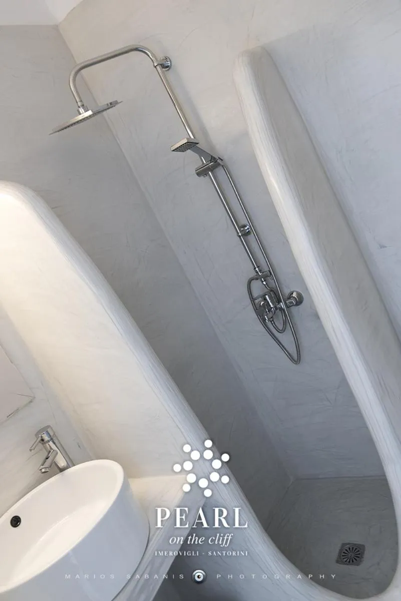Shower in Pearl on the Cliff Hotel & Suites by Pearl Hotel Collection