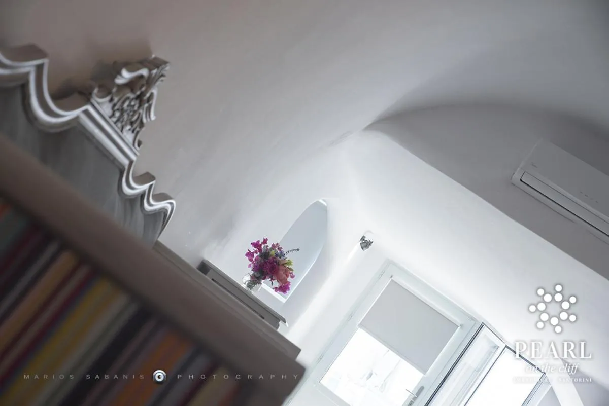 Living room in Pearl on the Cliff Hotel & Suites by Pearl Hotel Collection