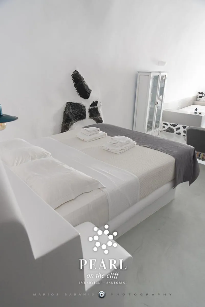 Bed in Pearl on the Cliff Hotel & Suites by Pearl Hotel Collection