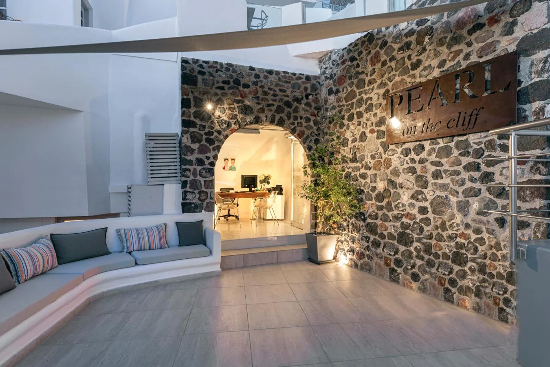 Lobby or reception in Pearl on the Cliff Hotel & Suites by Pearl Hotel Collection