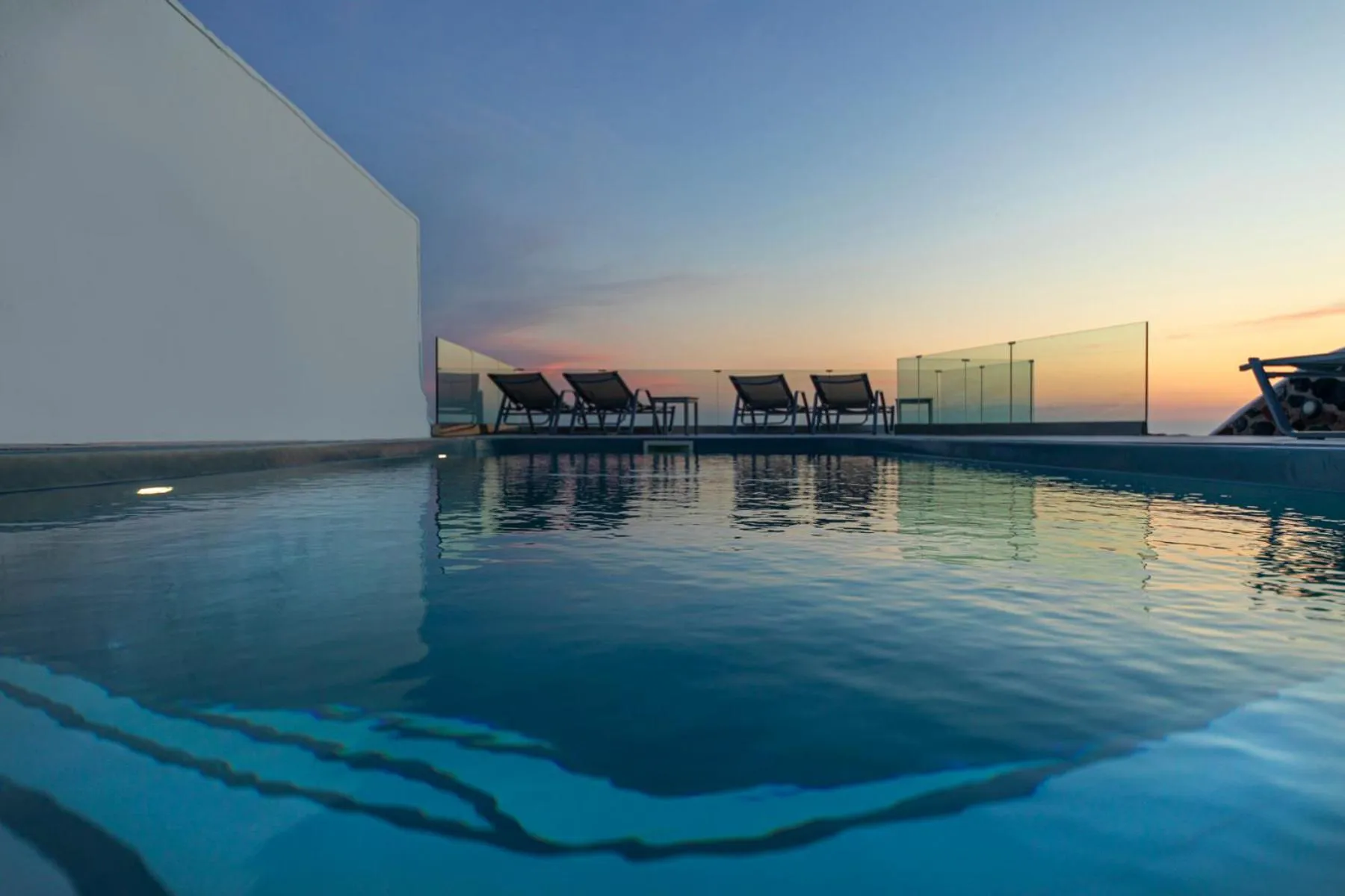 Swimming pool in Pearl on the Cliff Hotel & Suites by Pearl Hotel Collection