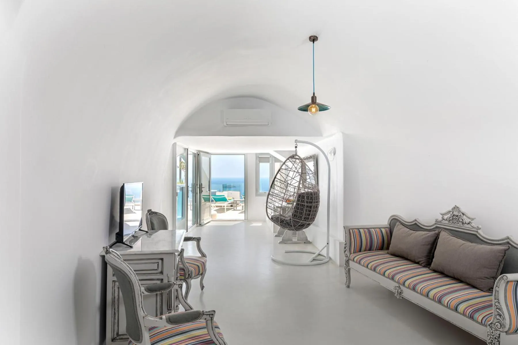 Living room in Pearl on the Cliff Hotel & Suites by Pearl Hotel Collection