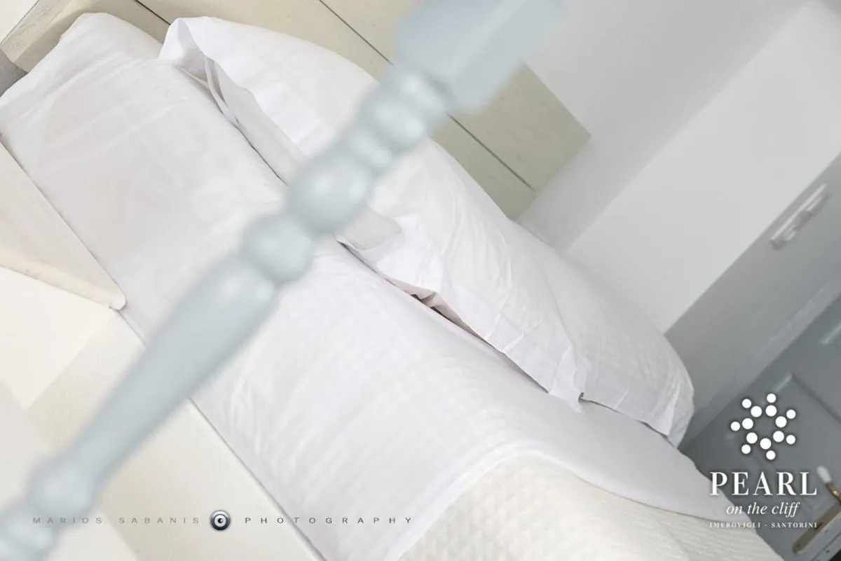 Bed in Pearl on the Cliff Hotel & Suites by Pearl Hotel Collection